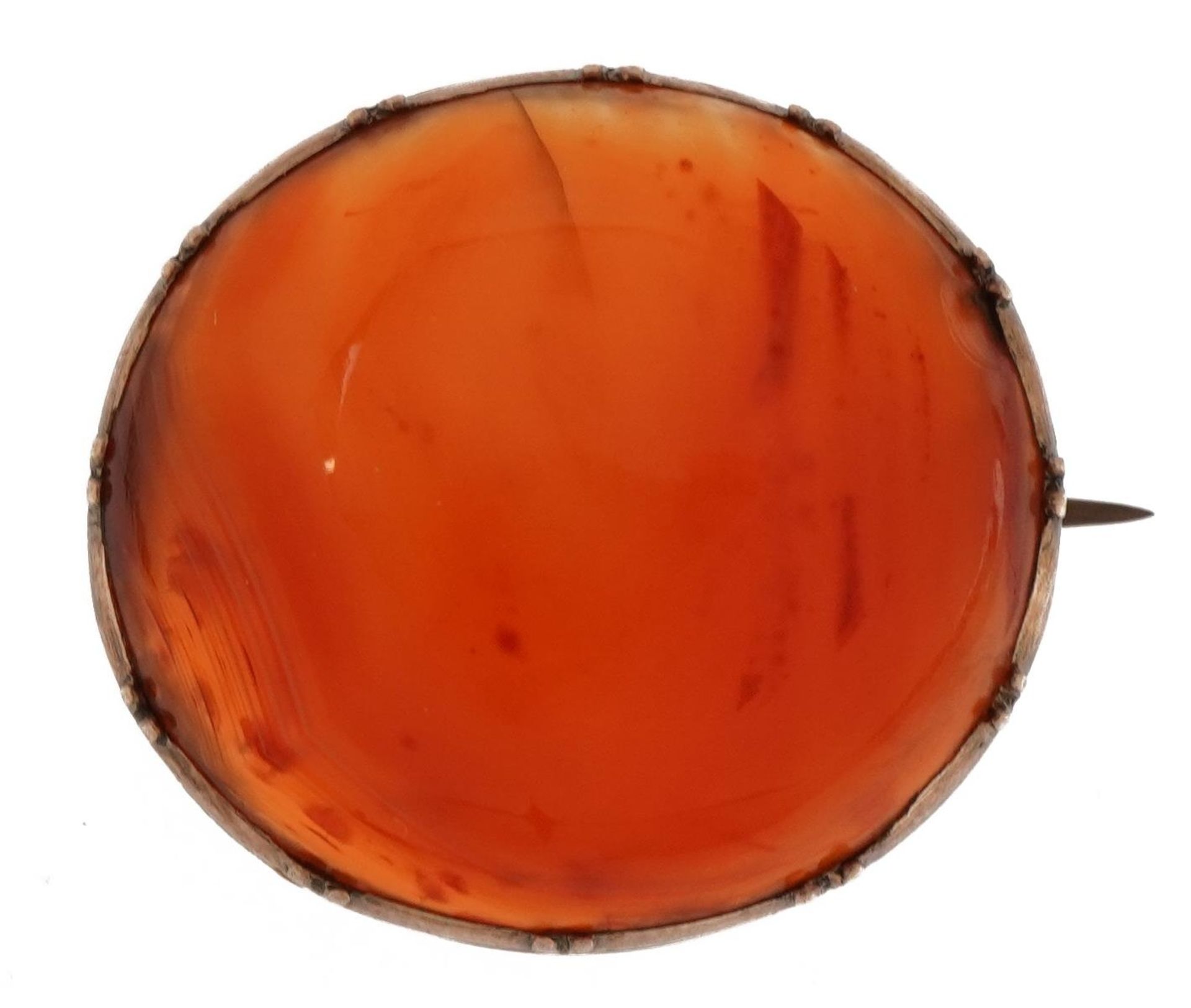 Circular agate brooch with unmarked gold mount, tests as 9ct gold, 3cm wide, 7.8g : For further