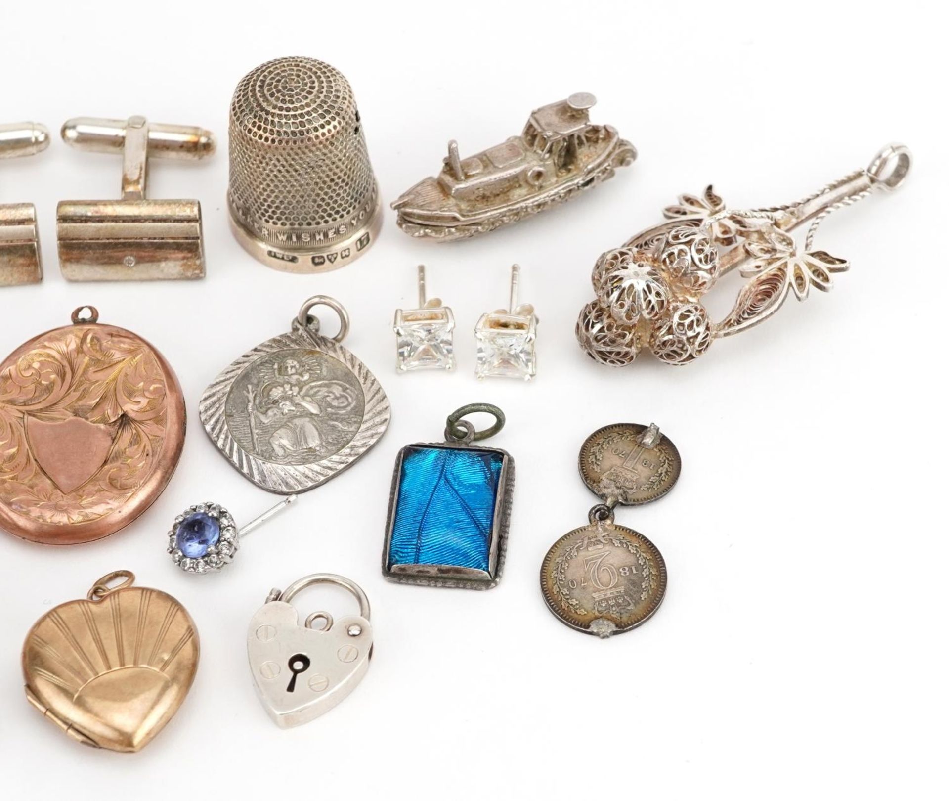 Antique and later jewellery including two 9ct gold back and front lockets, pair of floral - Bild 3 aus 5