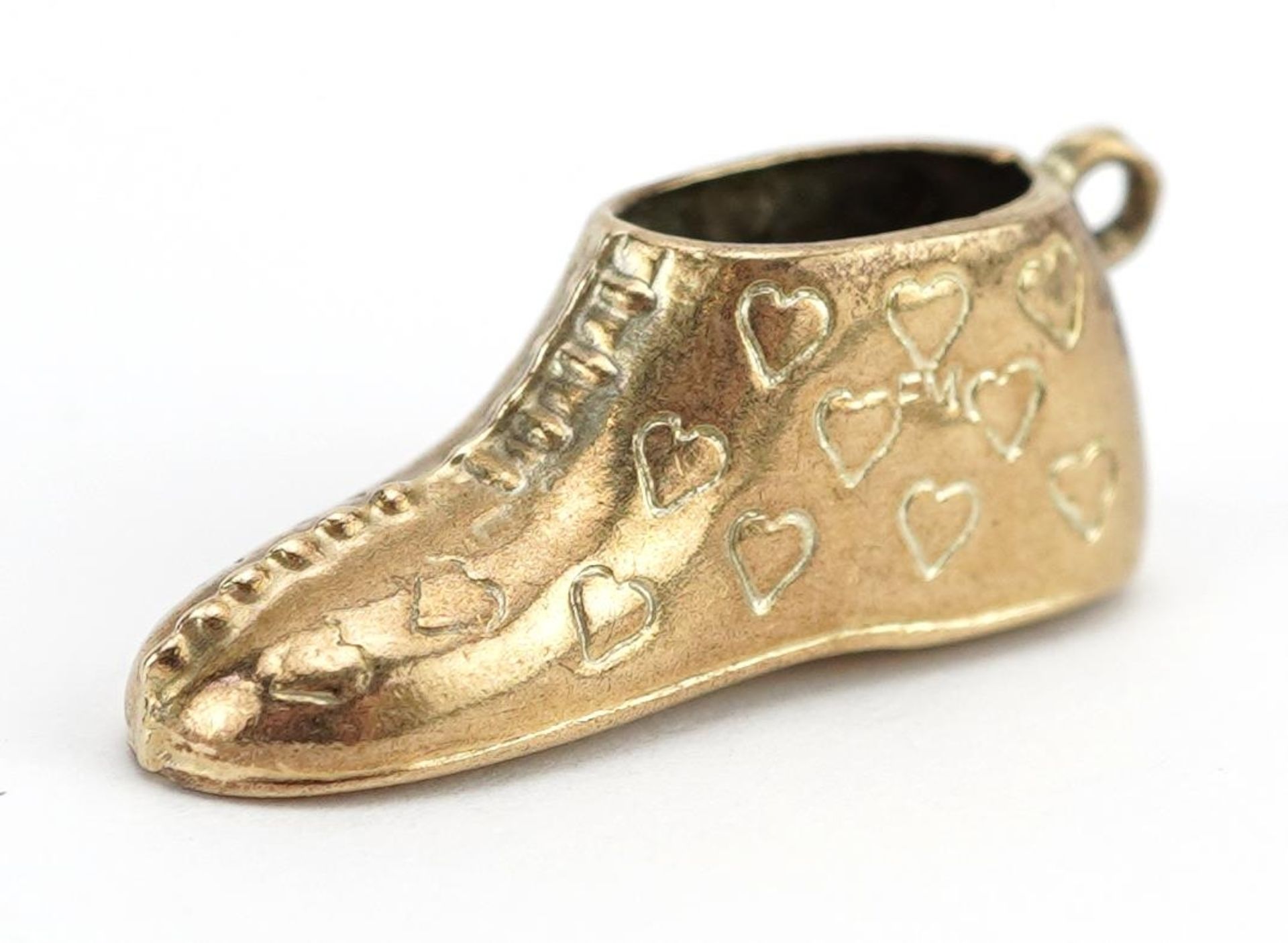 9ct gold boot charm, 2.1cm wide, 1.0g : For further information on this lot please contact the