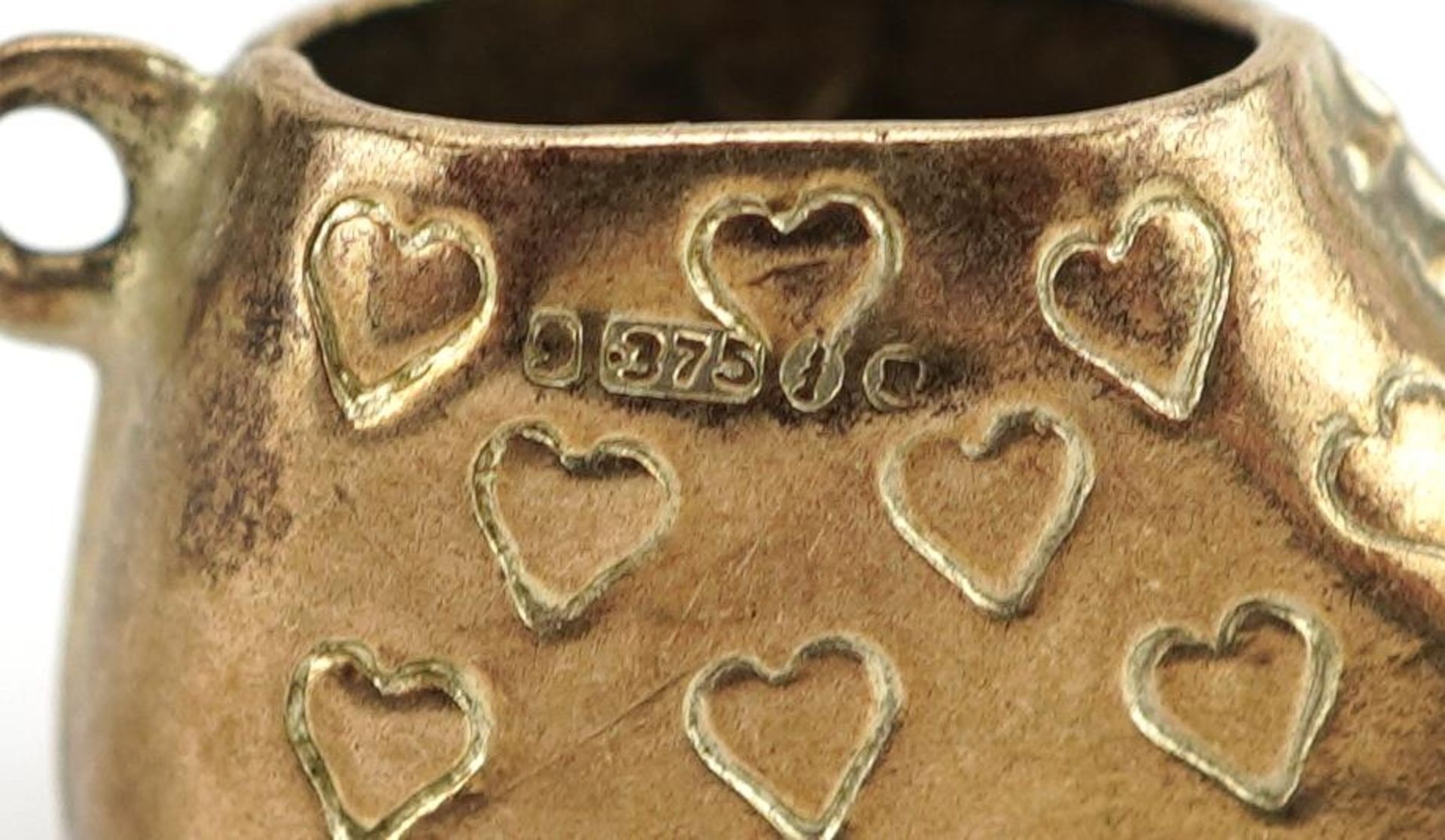 9ct gold boot charm, 2.1cm wide, 1.0g : For further information on this lot please contact the - Bild 3 aus 3