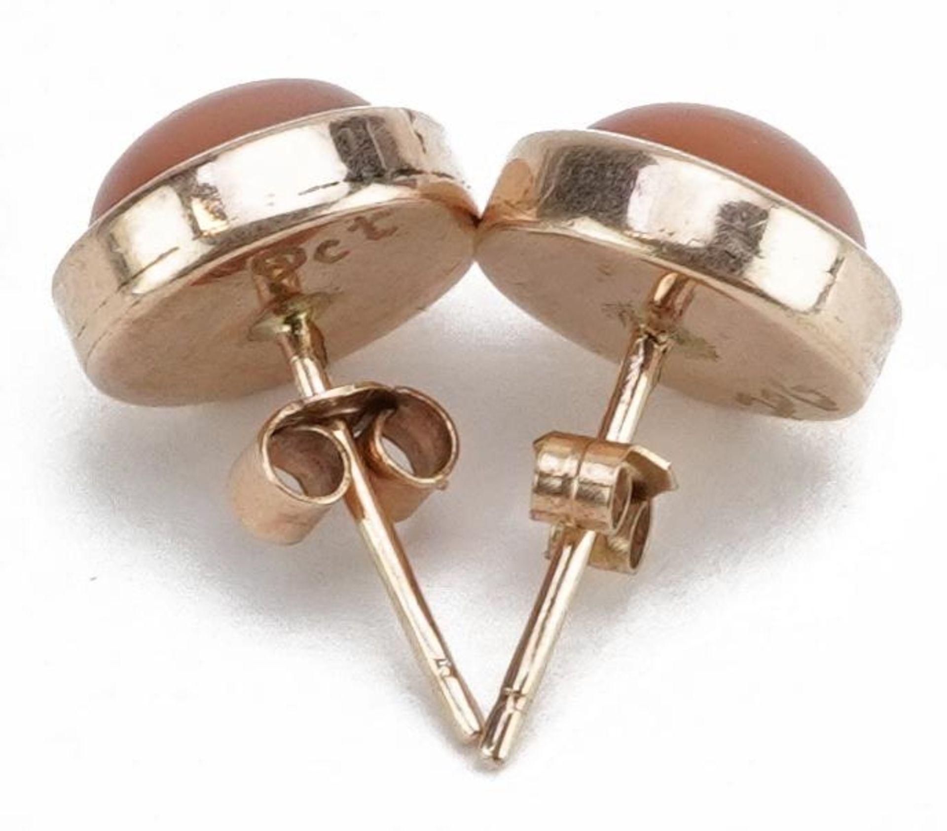 Pair of 9ct gold cabochon pink stone stud earrings, 9mm in diameter, 2.7g : For further - Image 2 of 3