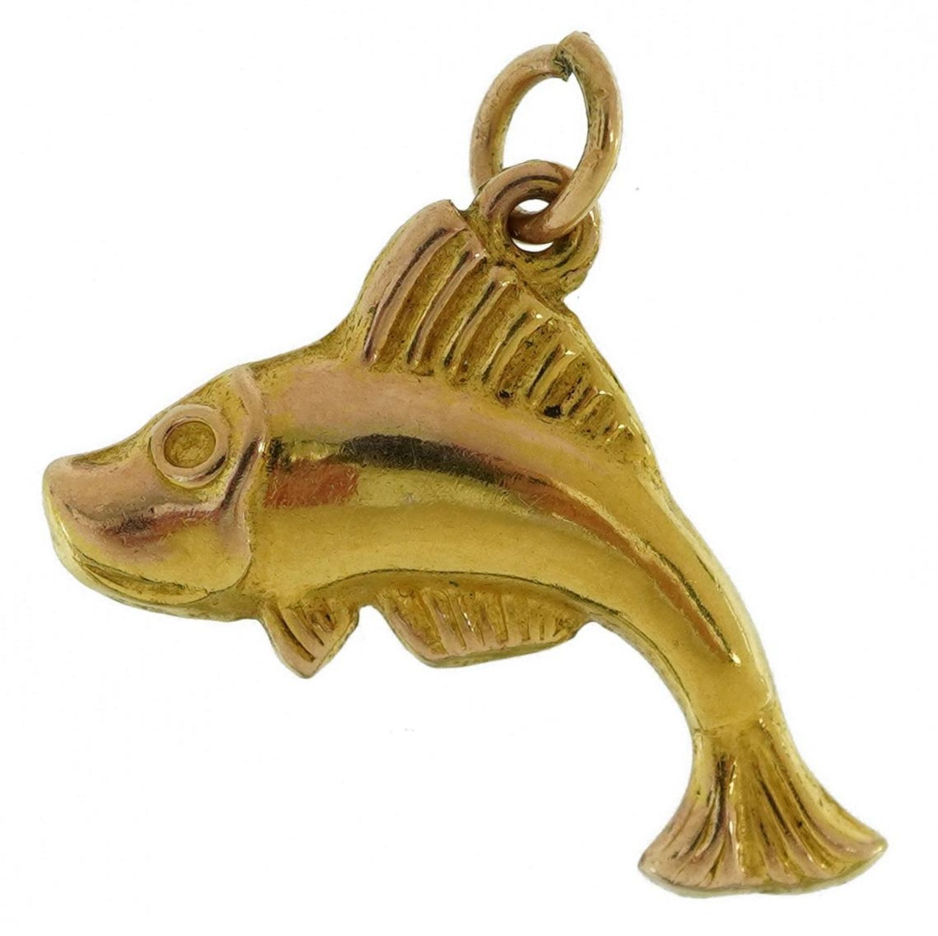 9ct gold fish charm, 2.4cm wide, 1.2g : For further information on this lot please contact the