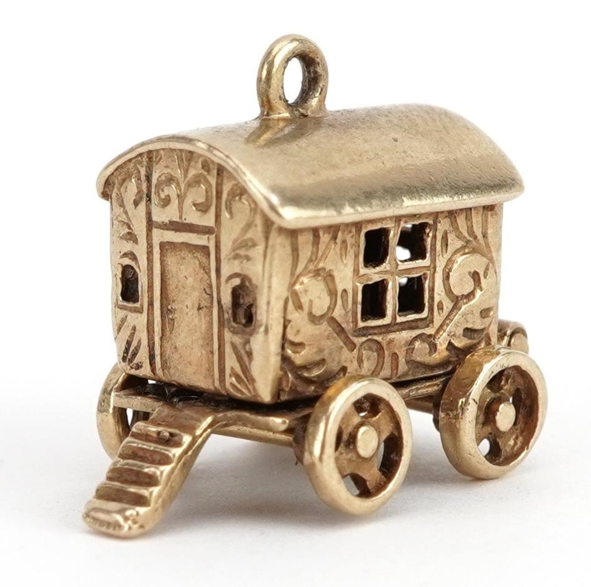 9ct gold opening Gypsy caravan charm, 1.4cm high, 3.6g : For further information on this lot