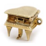 9ct gold opening grand piano charm, 1.2cm wide, 1.8g : For further information on this lot please