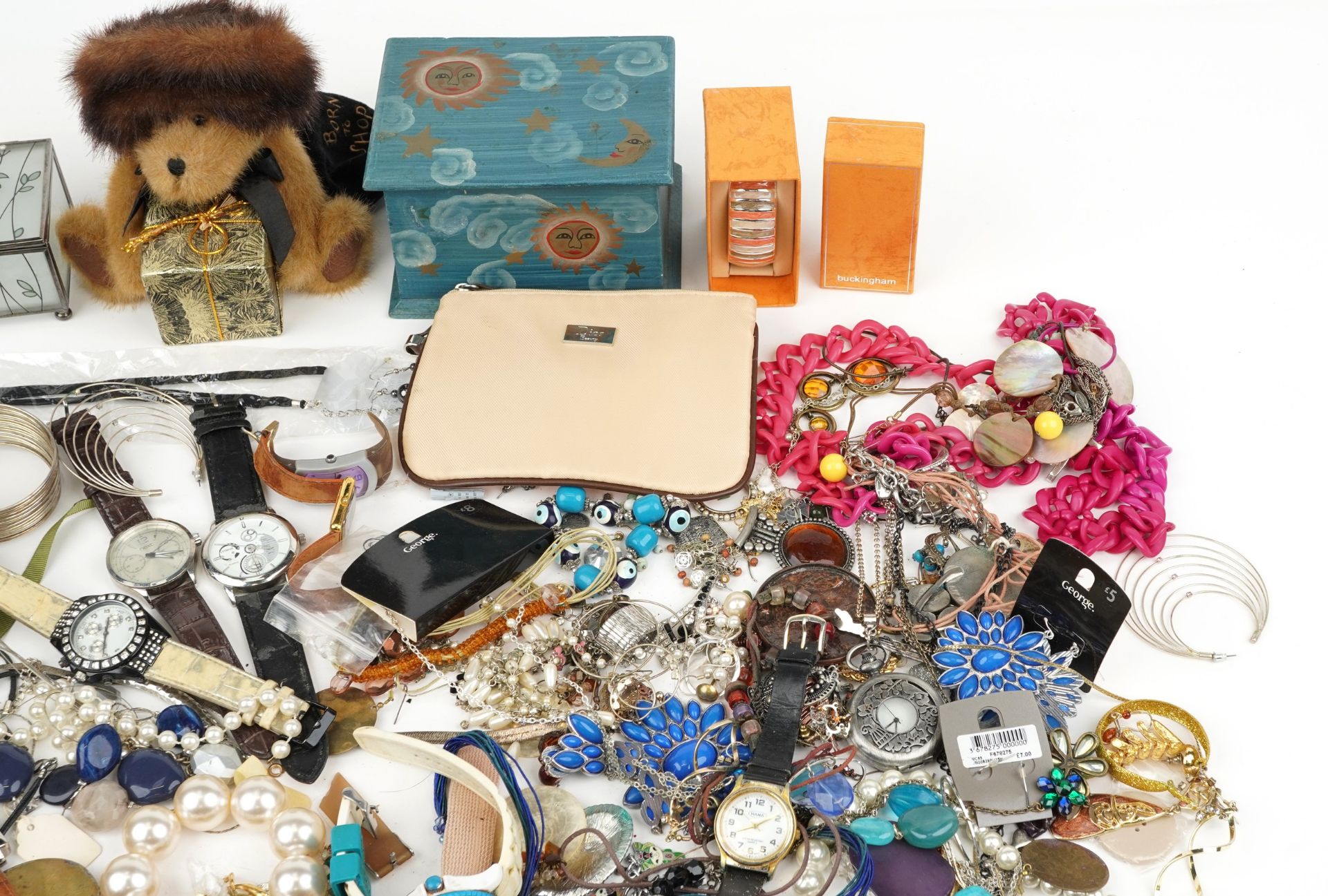 Large collection of vintage and later costume jewellery and wristwatches including necklaces, - Bild 3 aus 5