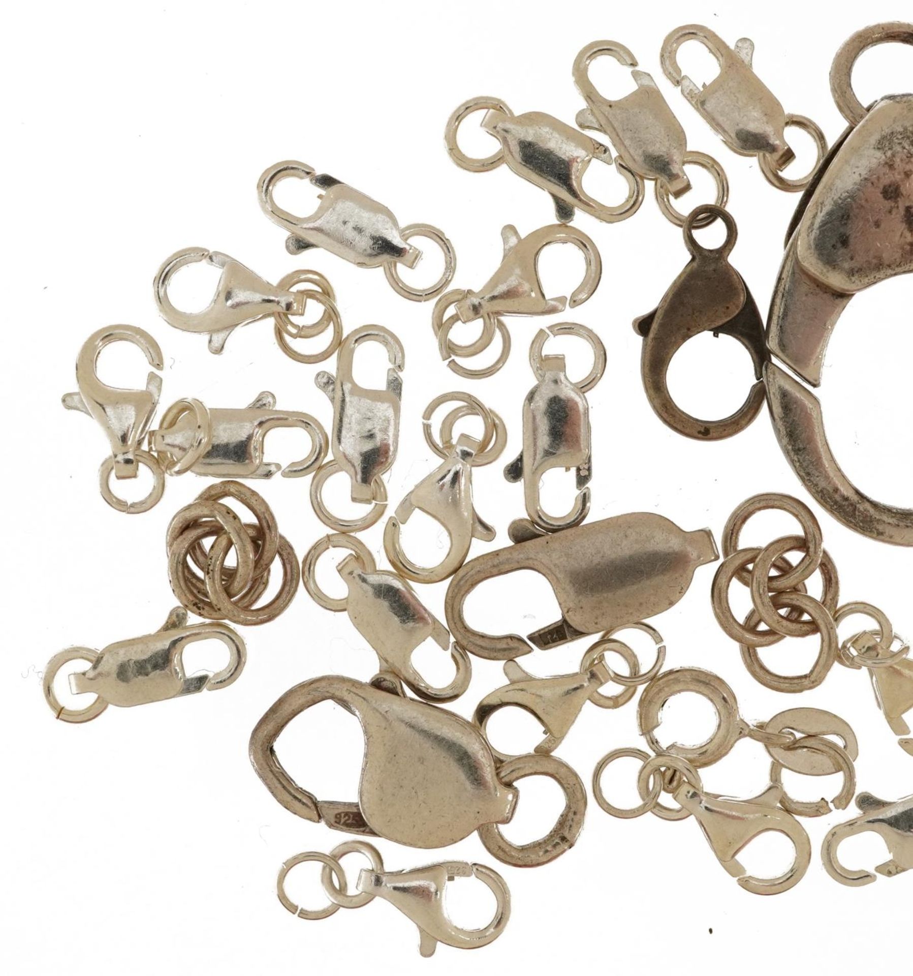 Collection of silver and white metal jewellery clasps, the largest 2.7cm wide, total 30.5g : For - Bild 2 aus 4