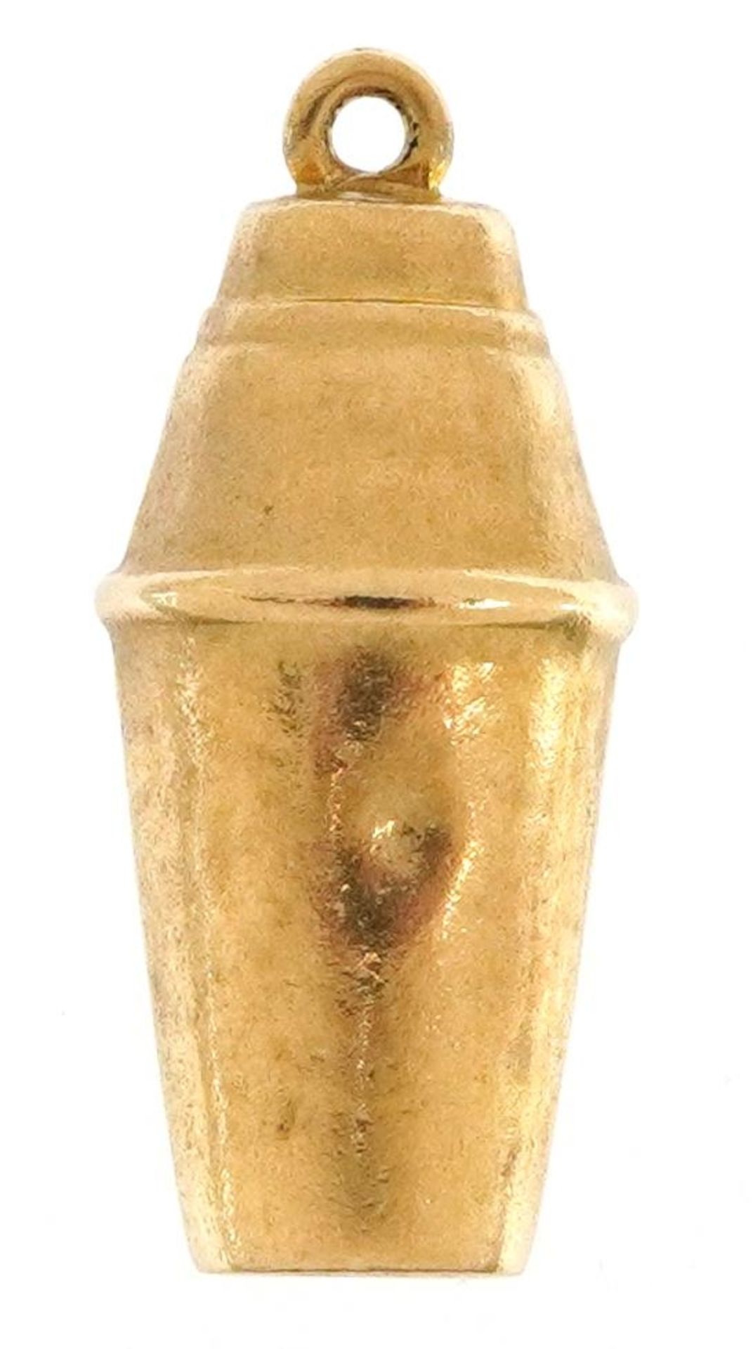 9ct gold cocktail shaker charm, 1.9cm high, 0.7g : For further information on this lot please