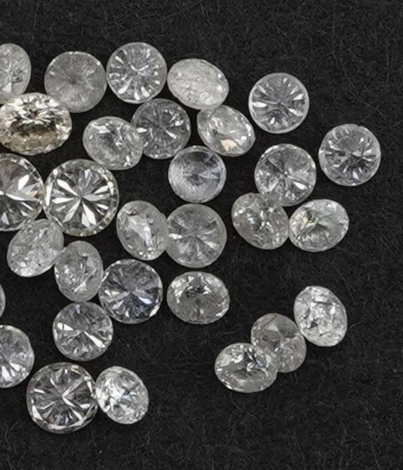 Collection of loose solitaire diamonds, the largest approximately 1.9mm in diameter, total weight - Bild 3 aus 3