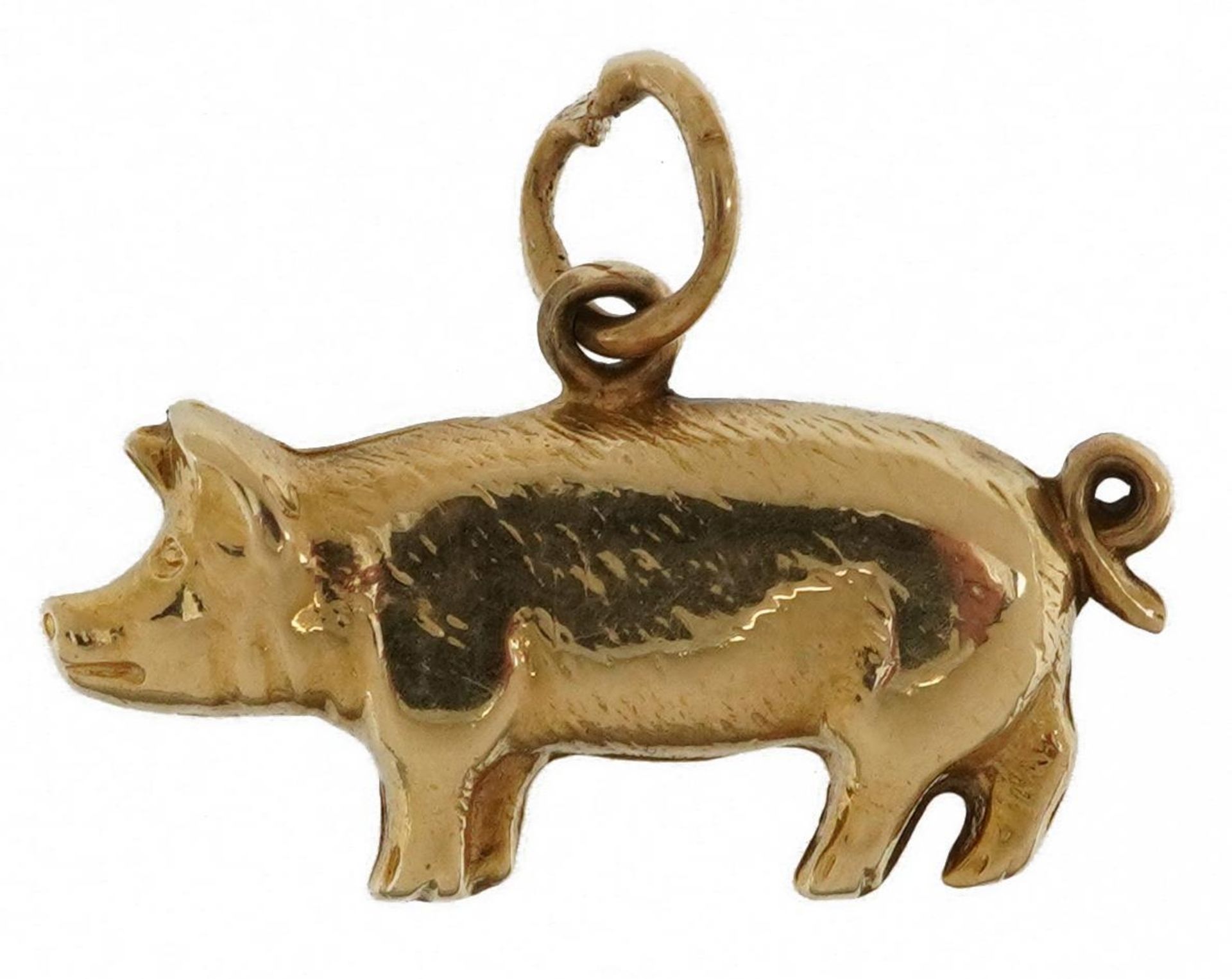 9ct gold pig charm, 2.0cm wide, 0.7g : For further information on this lot please contact the