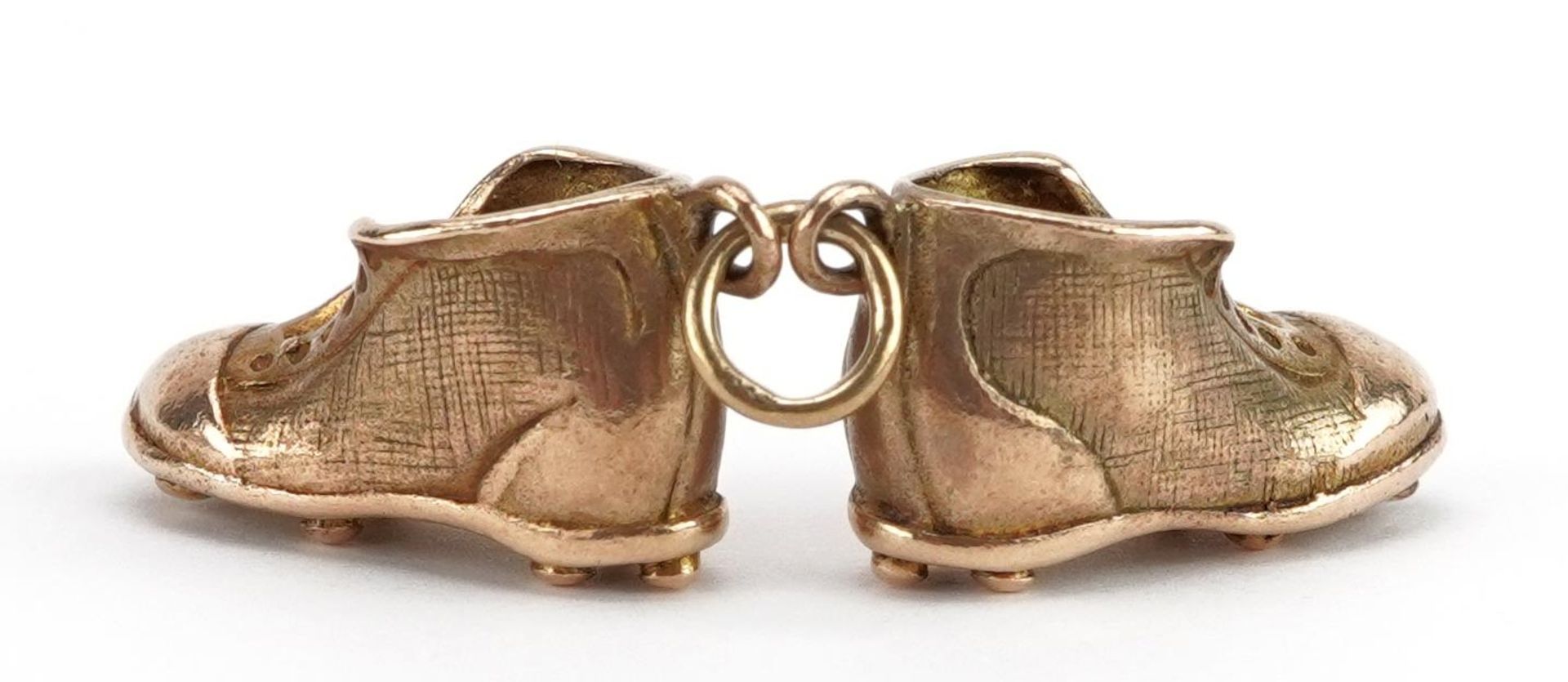 9ct gold football boots charm, 1.7cm wide, 7.2g : For further information on this lot please contact - Bild 2 aus 4