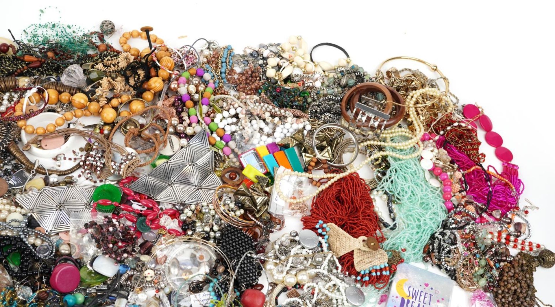 Extensive collection of costume jewellery and wristwatchs including necklaces, brooches, earrings, - Bild 4 aus 7