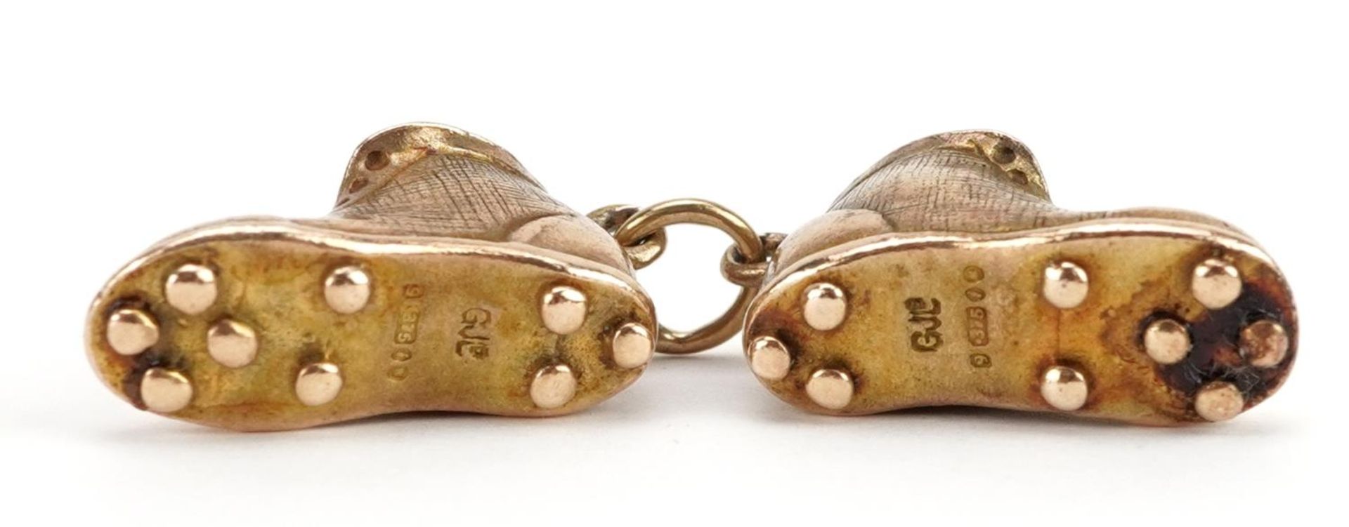 9ct gold football boots charm, 1.7cm wide, 7.2g : For further information on this lot please contact - Bild 3 aus 4