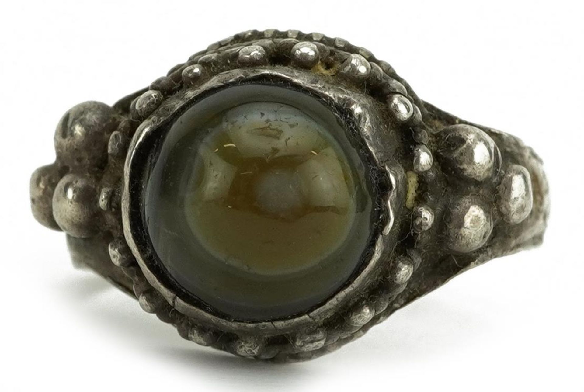 Early silver cabochon hardstone ring, possibly Islamic or medieval, 6.0g : For further information