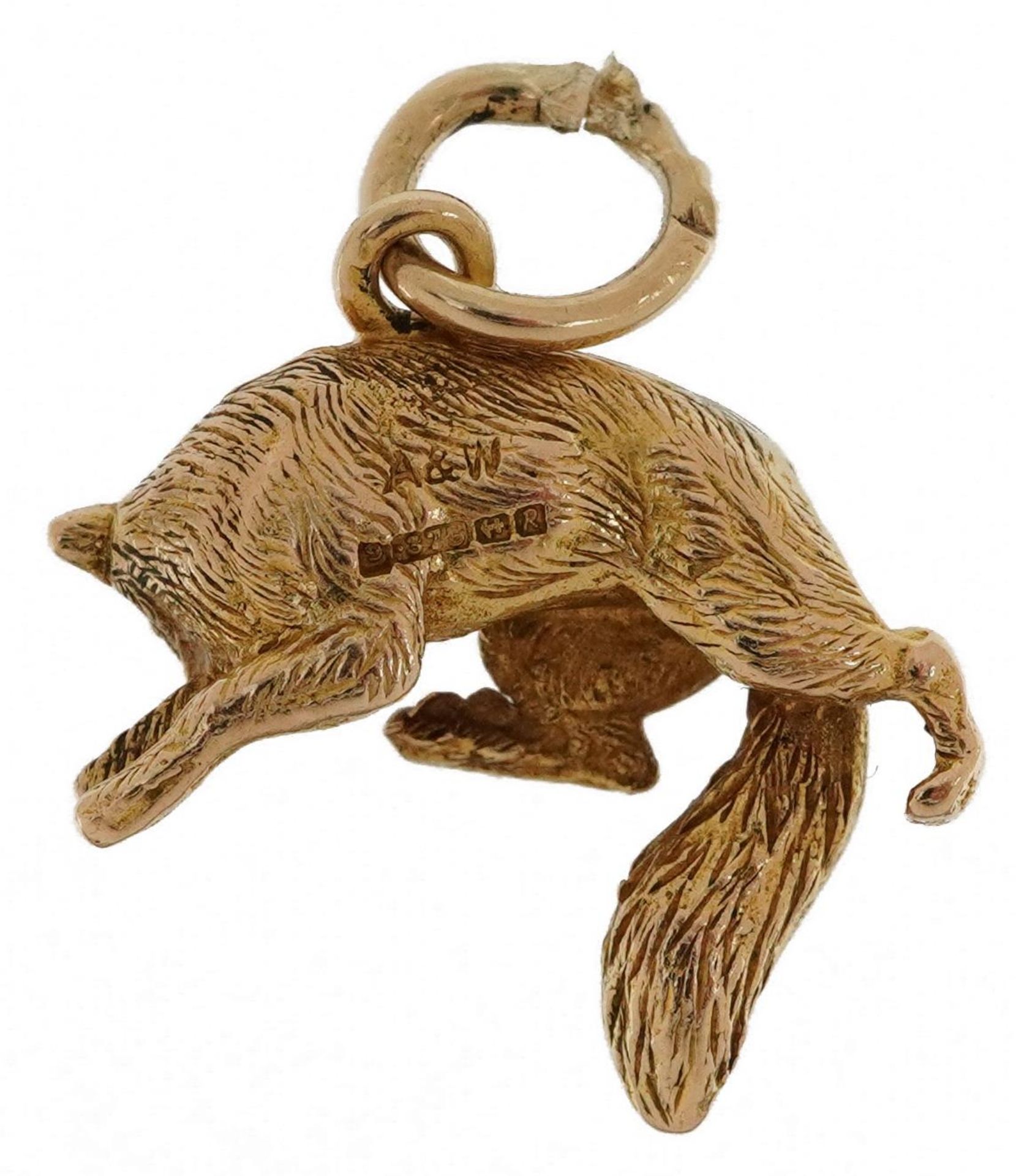 9ct gold fox charm, 1.9cm wide, 3.8g : For further information on this lot please contact the - Bild 2 aus 3