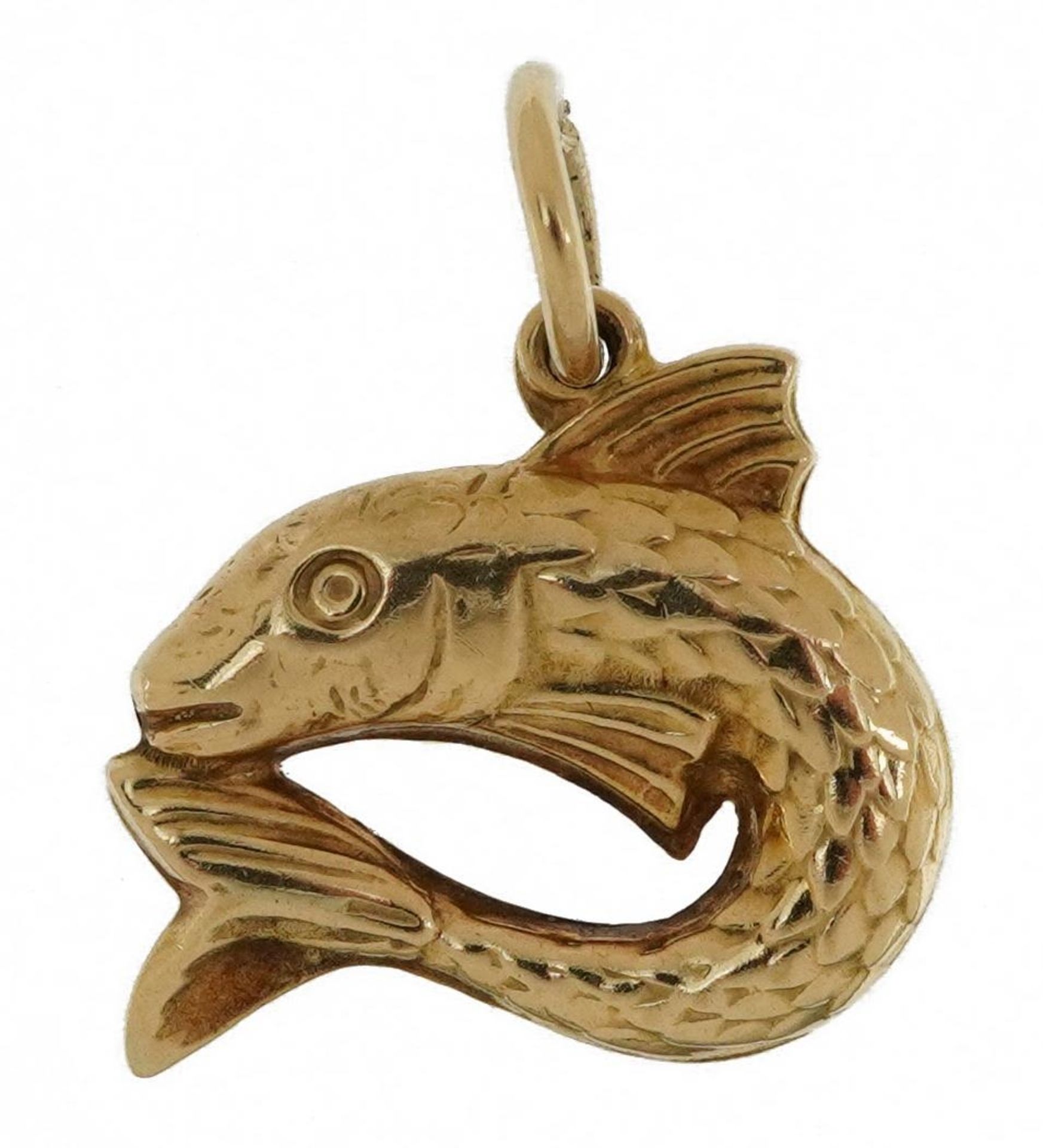 9ct gold fish charm, 1.6cm wide, 0.9g : For further information on this lot please contact the