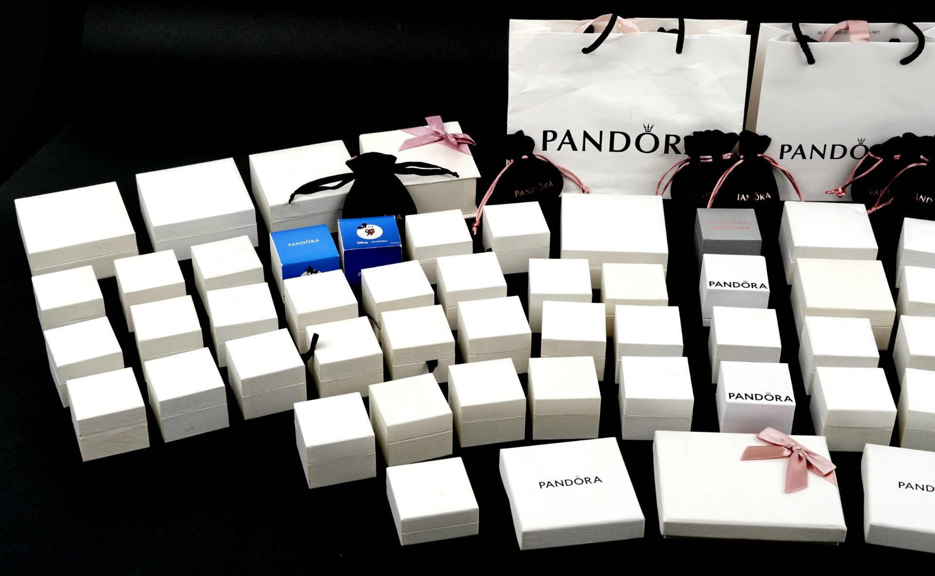 Large collection of Pandora jewellery boxes : For further information on this lot please contact the - Bild 2 aus 3