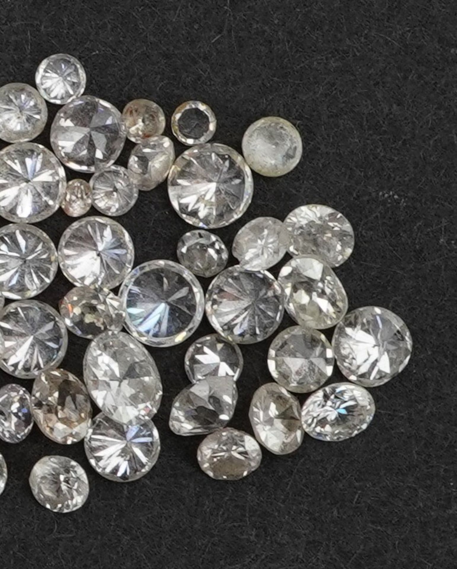 Collection of loose solitaire diamonds, the largest approximately 3.2mm in diameter, total weight - Bild 3 aus 3