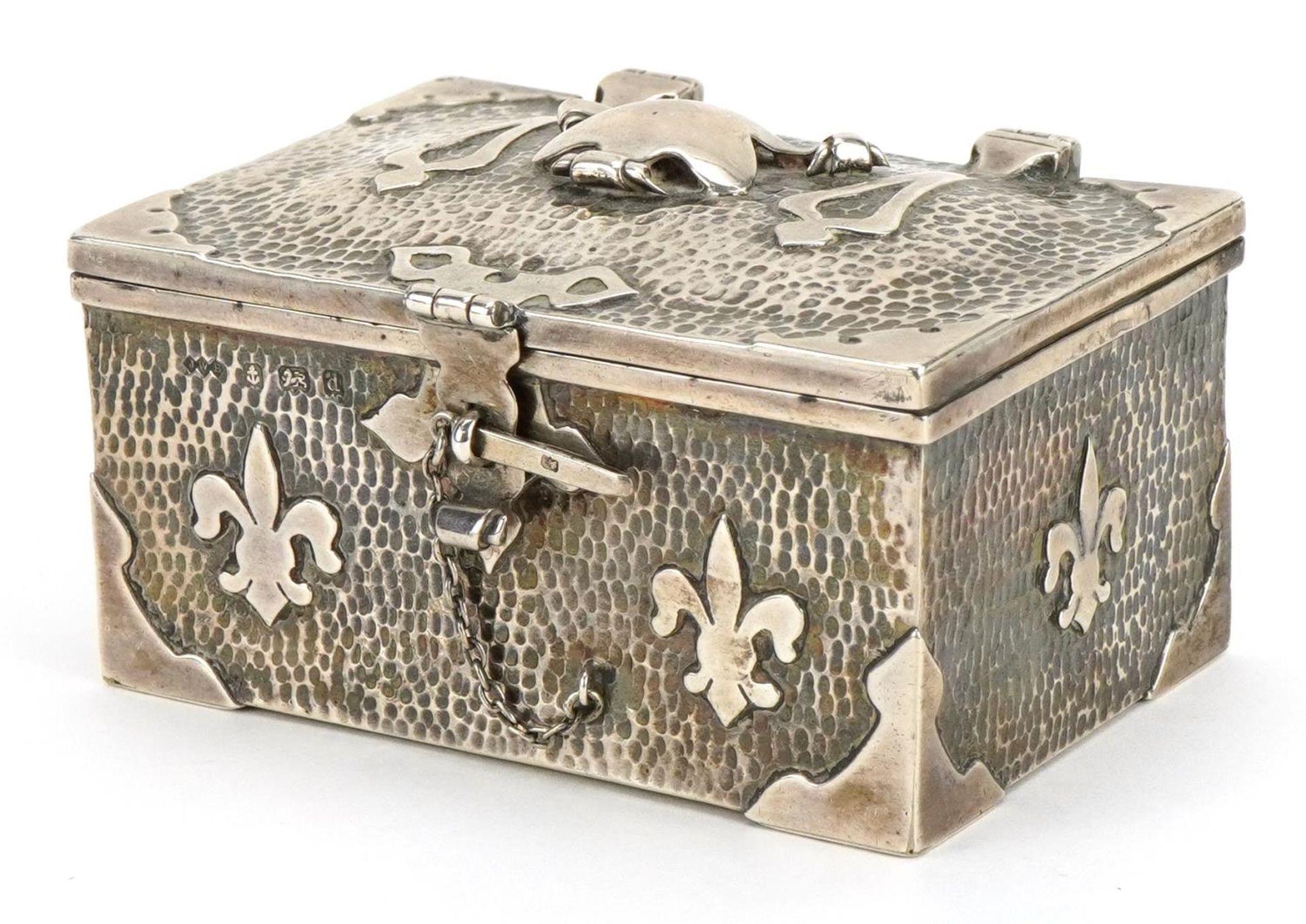 John William Barrett, Arts & Crafts silver casket with hinged lid, Birmingham 1903, 4.5cm H x 8.