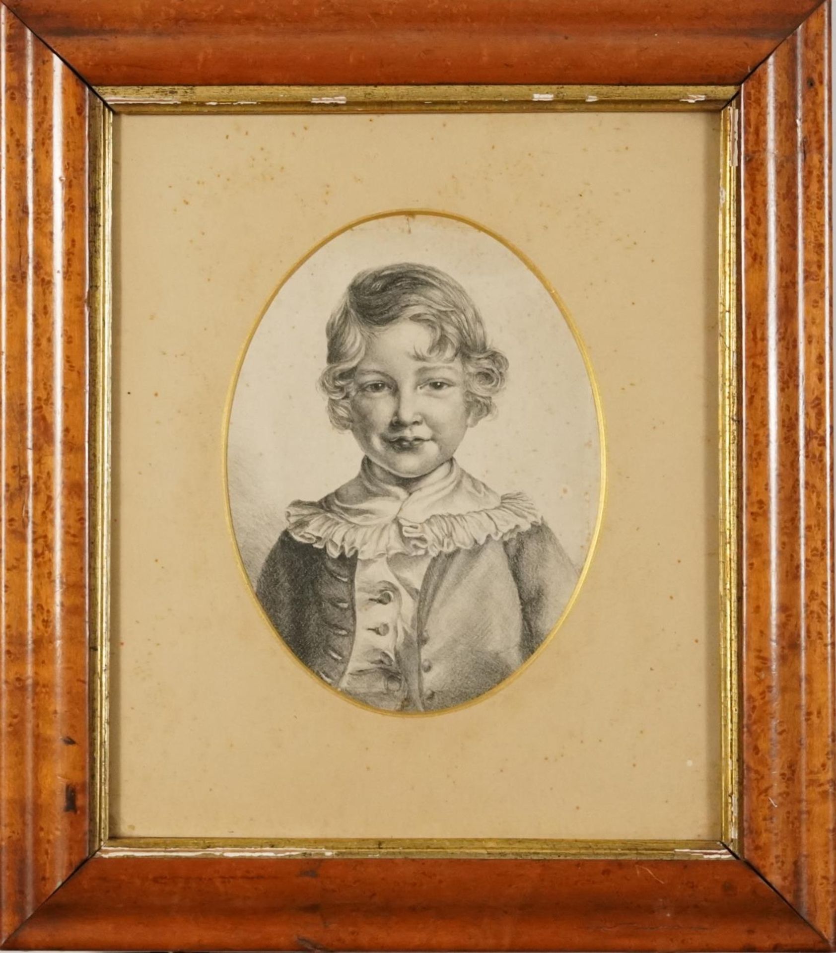 Head and shoulders portrait of a young child, 19th century oval charcoal, various indistinct - Bild 2 aus 4