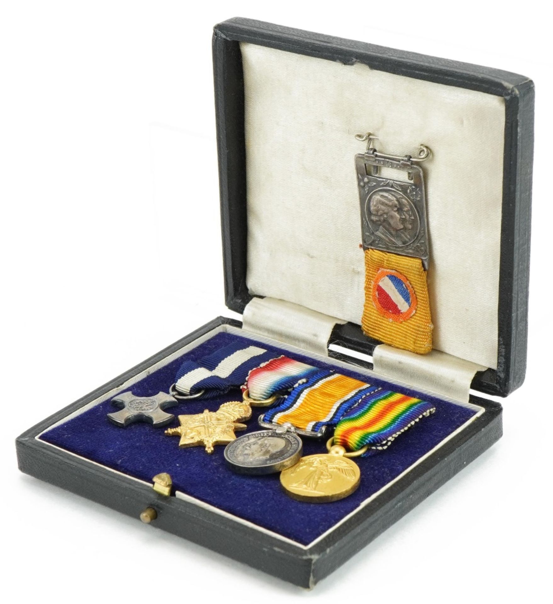 Set of four British military World War I dress medals including a trio and a French badge : For - Bild 4 aus 5