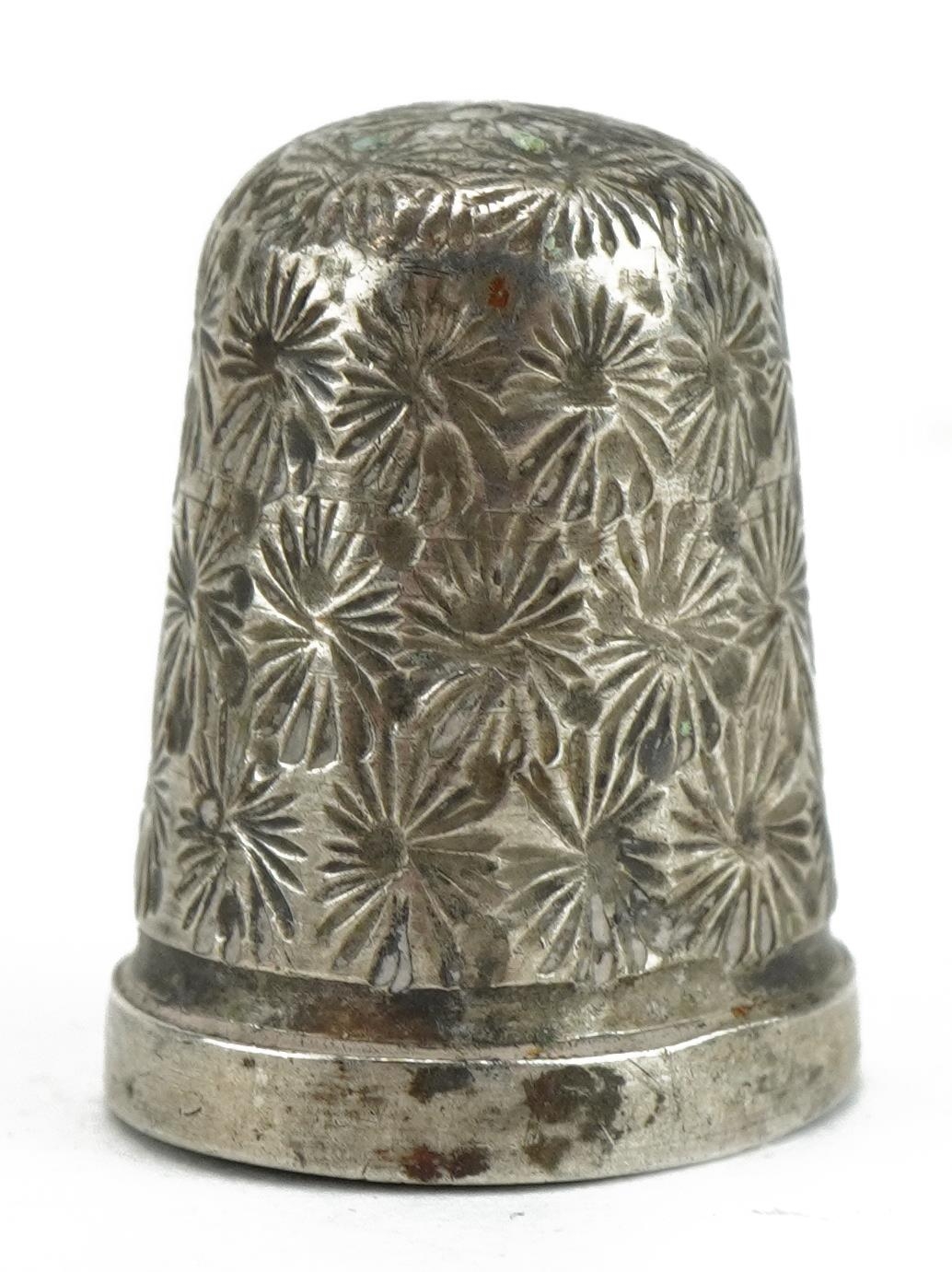 Silver objects comprising rectangular pillbox with engine turned decoration, thimble and mother of - Image 2 of 4