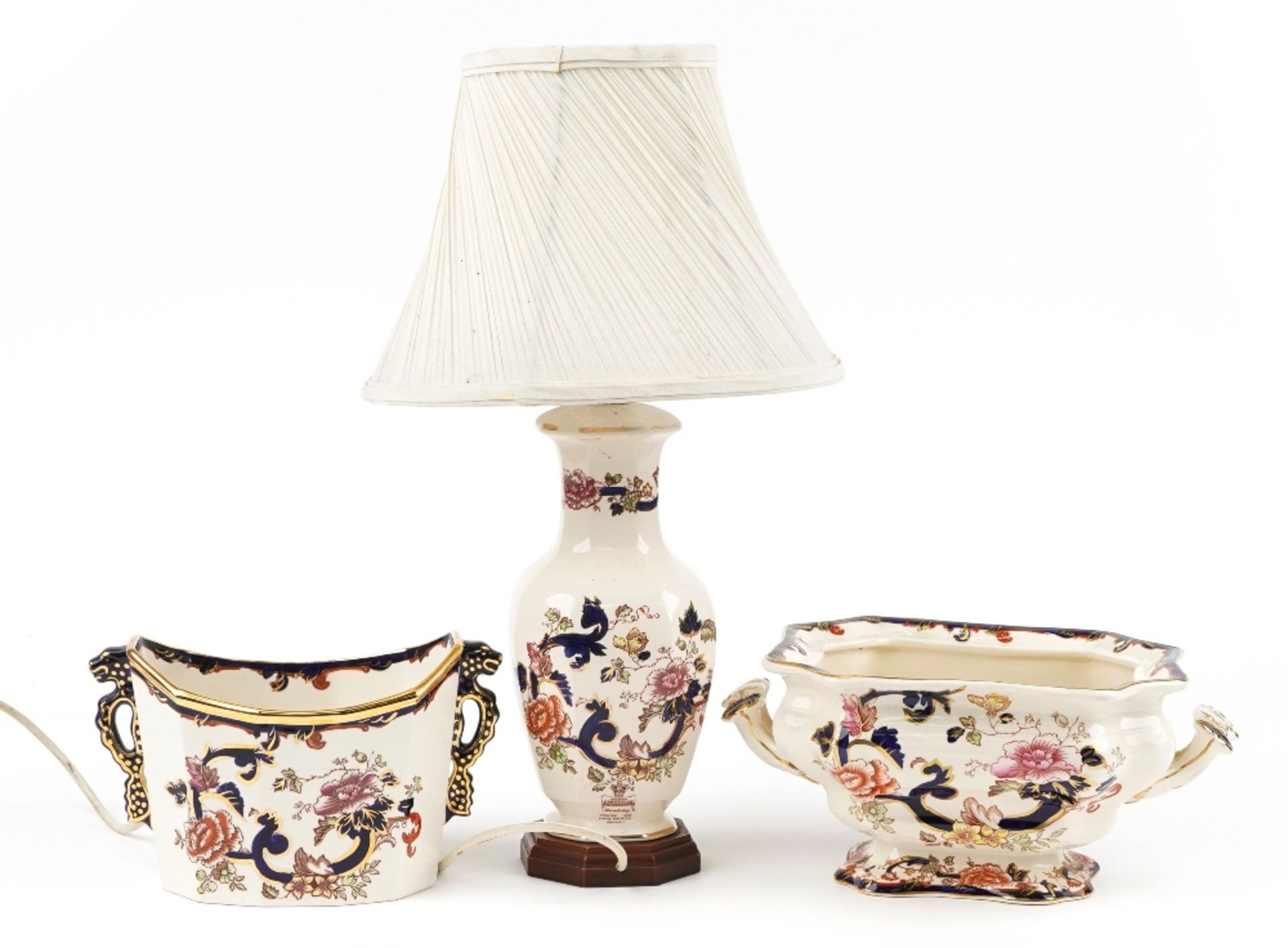 Mason's Mandalay comprising a vase lamp with silk lined shade, tureen and planter with twin handles, - Image 2 of 4