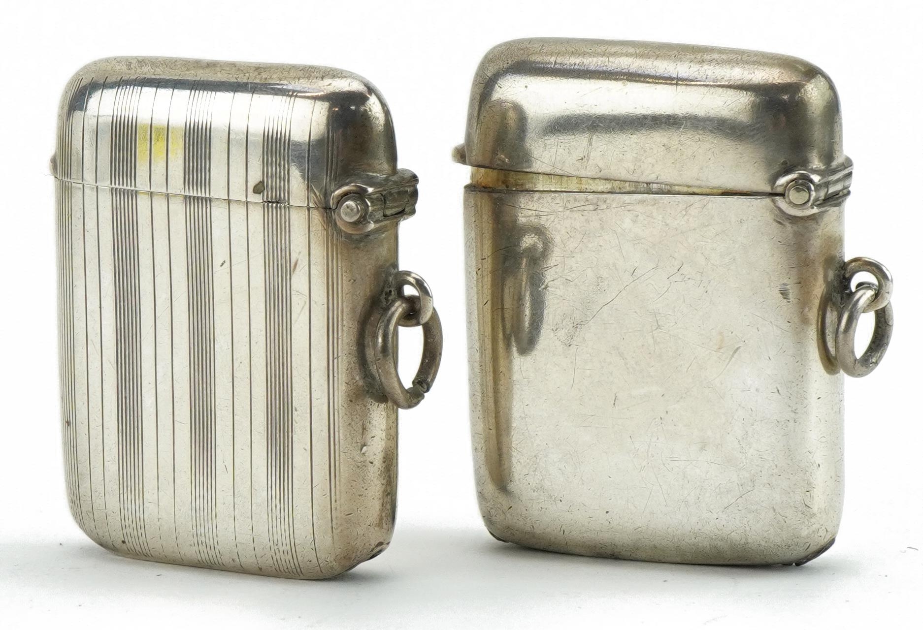 Two George V silver vestas, London 1911 and Birmingham 1920, 4.5cm high, 55.0g : For further - Image 2 of 3