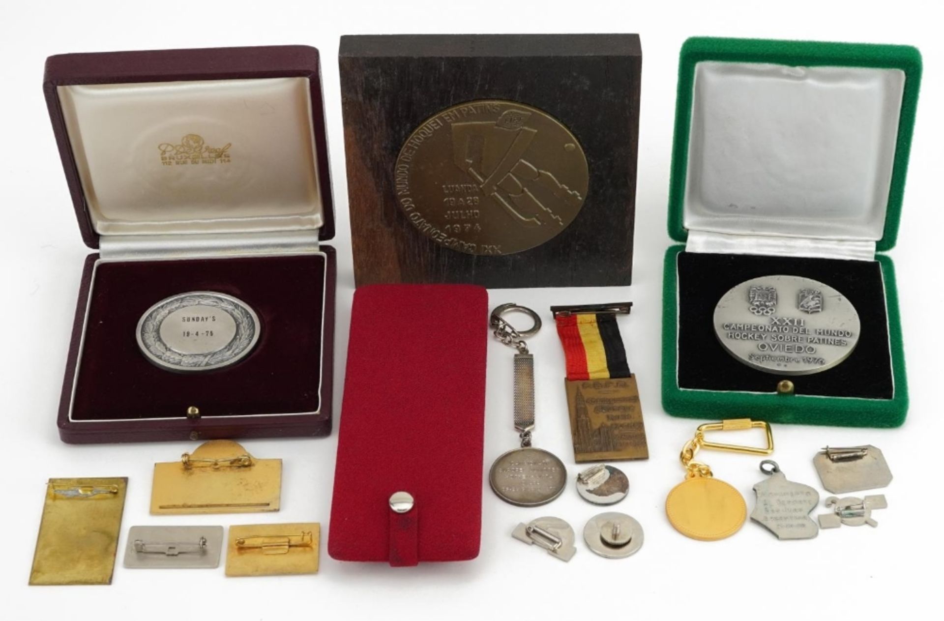 Hockey World Championship memorabilia including 1976 silver medal, silver keyring and World - Image 5 of 5