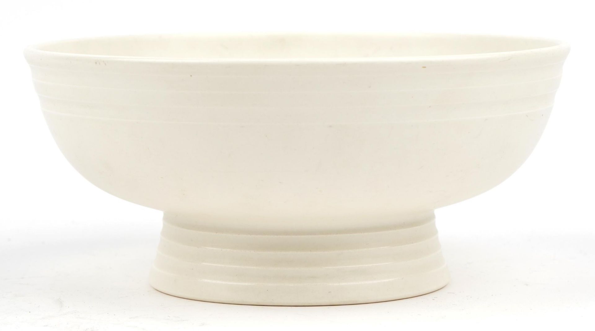 Keith Murray for Wedgwood, studio fruit bowl with ribbed decoration having a white glaze, 26cm in