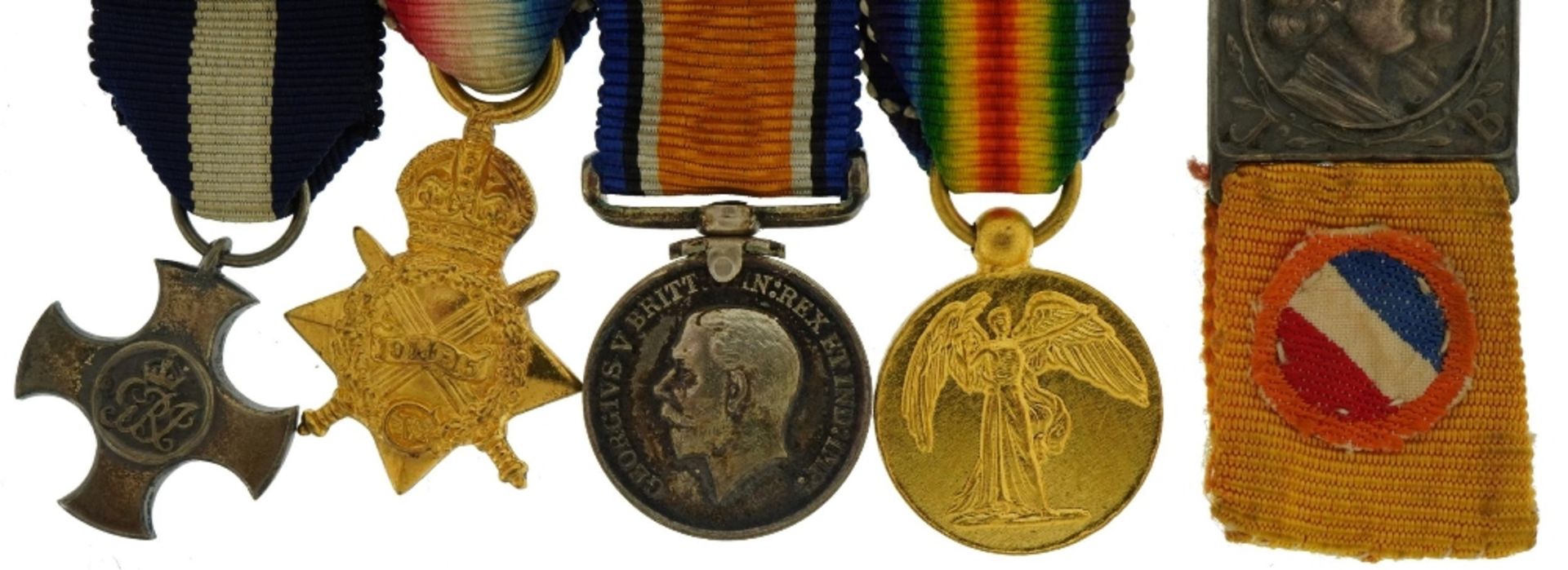Set of four British military World War I dress medals including a trio and a French badge : For - Bild 2 aus 5