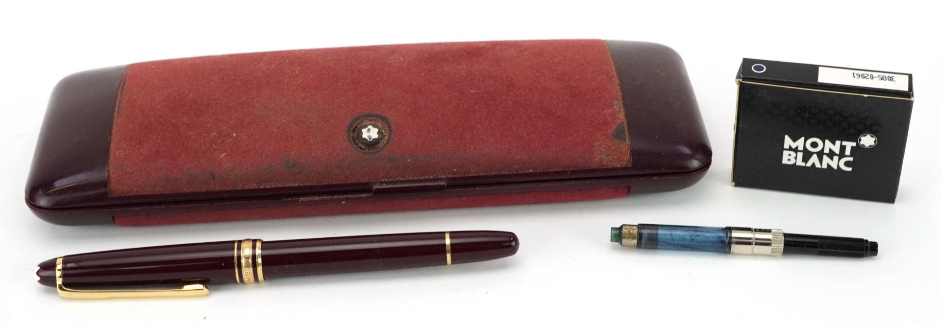 Montblanc Meisterstuck fountain pen with 14k gold nib and case : For further information on this lot