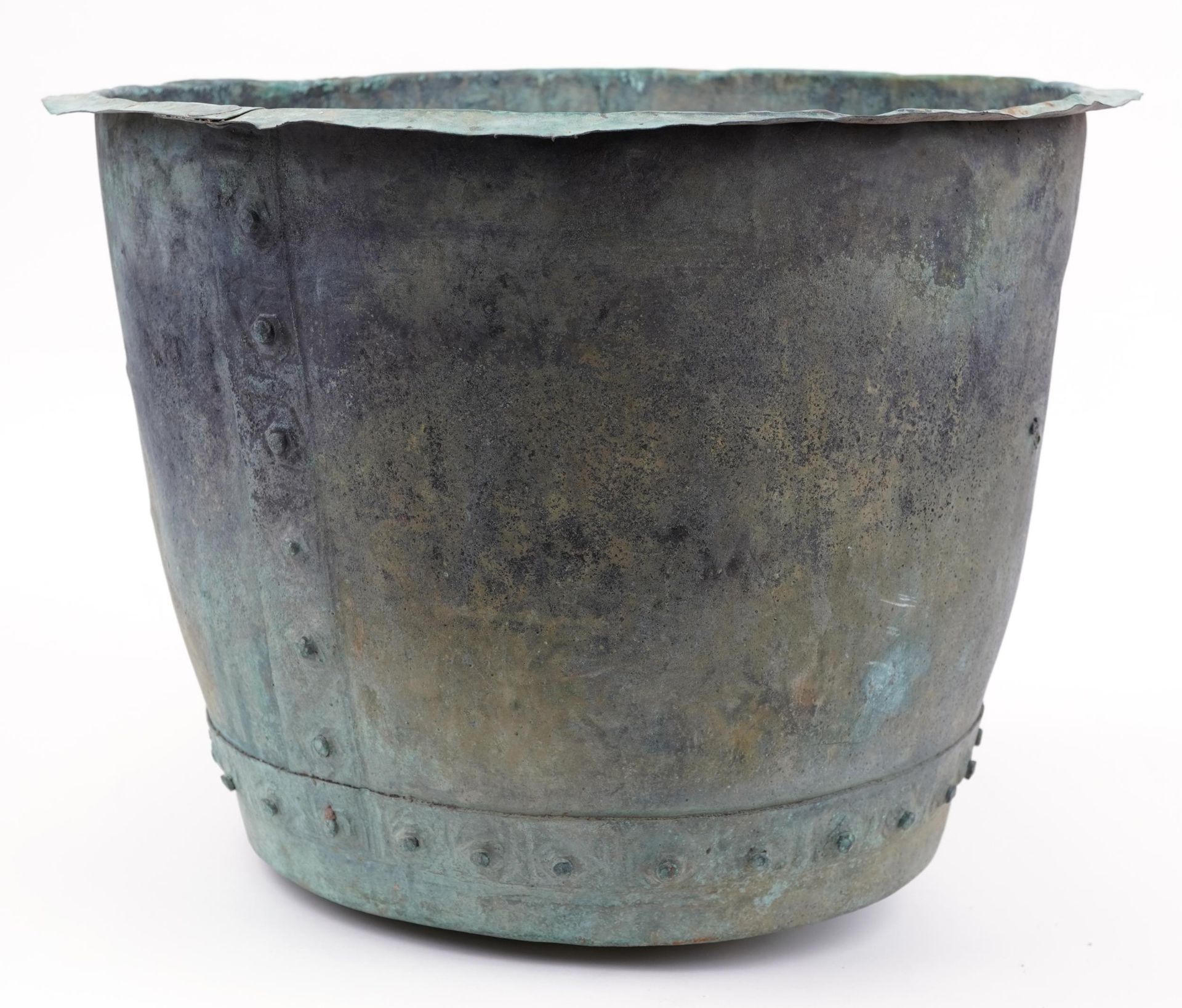 Large antique copper planter, 37cm high x 51cm in diameter : For further information on this lot