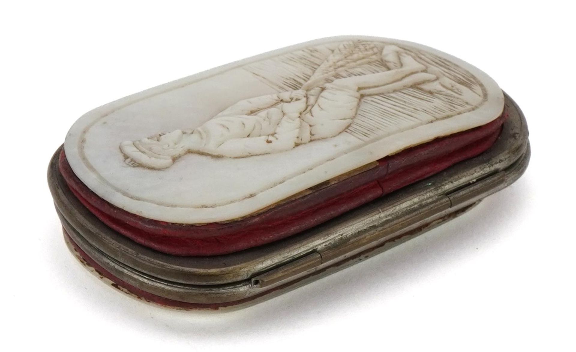 Early 20th century mother of pearl coin purse carved with a fisherman pulling in his catch, 8cm wide - Image 4 of 5