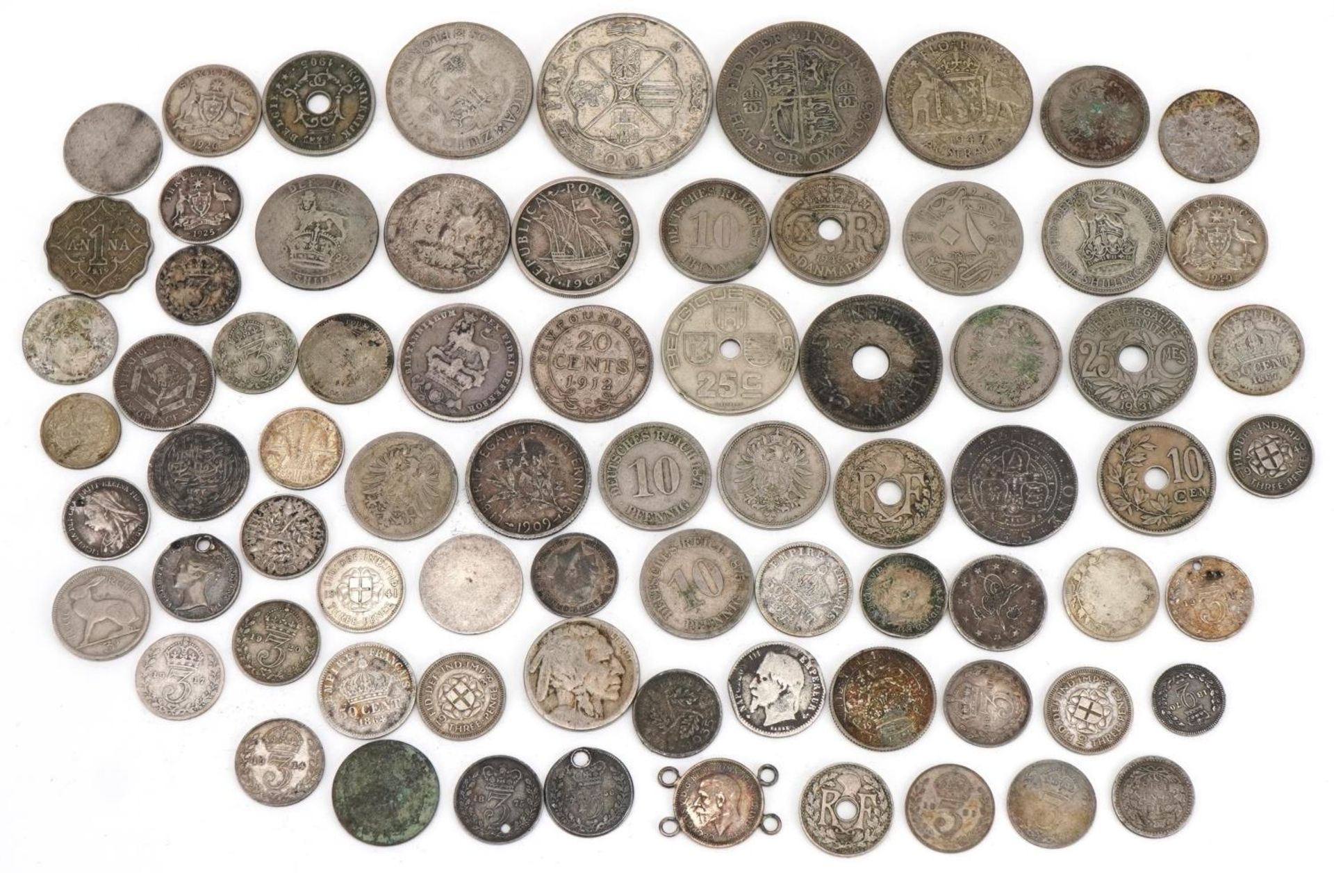 British and world coinage including one hundred ptas, half crowns and 1870 maundy twopence, 250g :