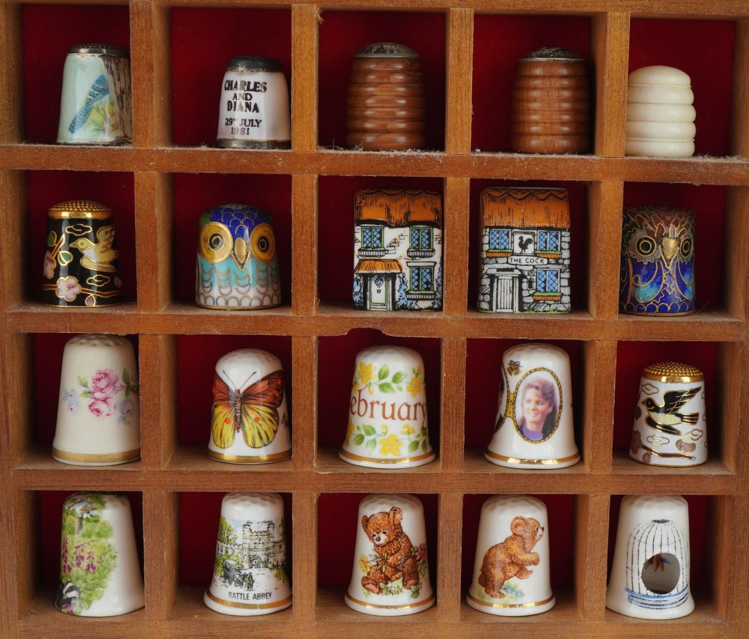 Twenty one thimbles housed in a display case including two silver and enamel and five cloisonne - Image 3 of 4