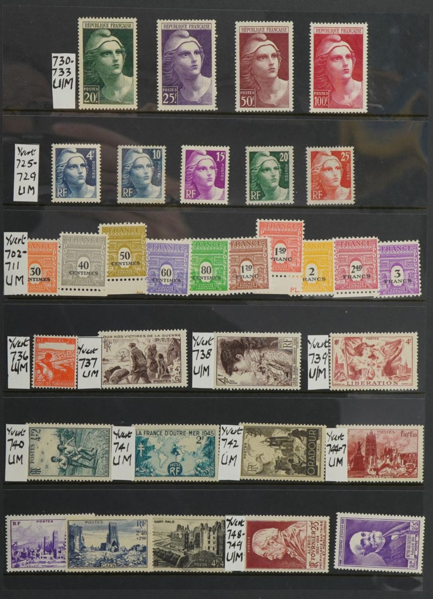 Collection of 20th century French mint or unmounted stamps arranged in an album : For further