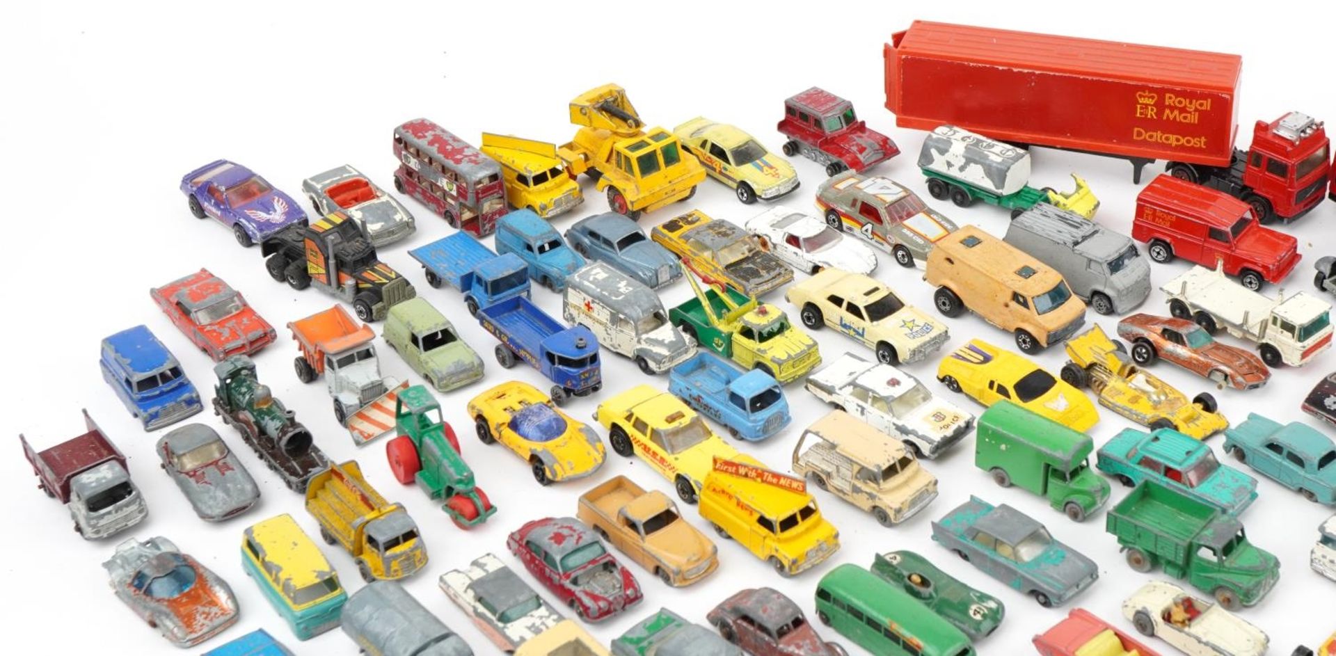 Collection of vintage and later diecast vehicles including Dinky Dublo, Matchbox by Lesney and Corgi - Image 2 of 5
