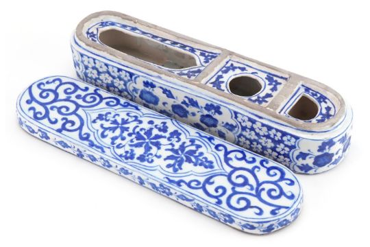 Turkish Ottoman pottery pen box hand painted with stylised flowers, 28.5cm in length : For further - Bild 3 aus 5