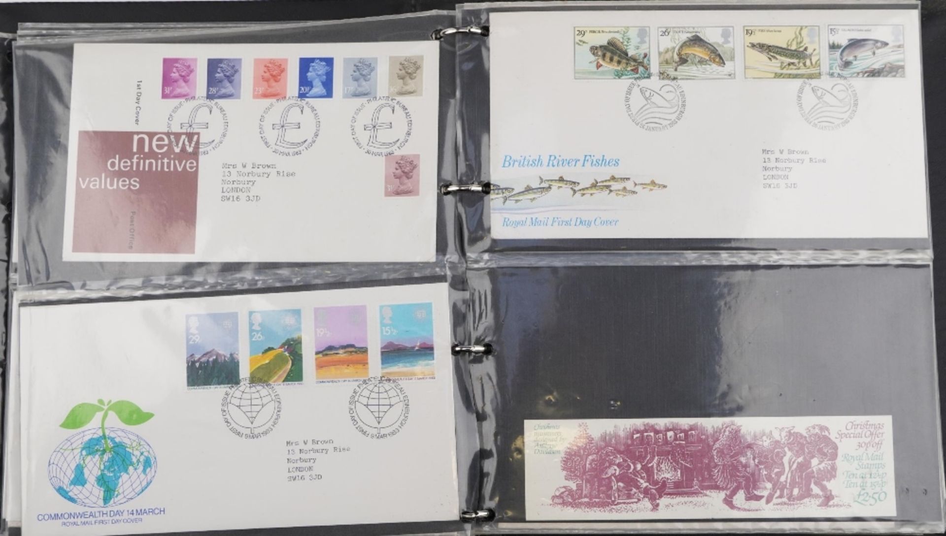 Collection of Royal Mint presentation packs and first day covers arranged in two folders : For - Bild 13 aus 14