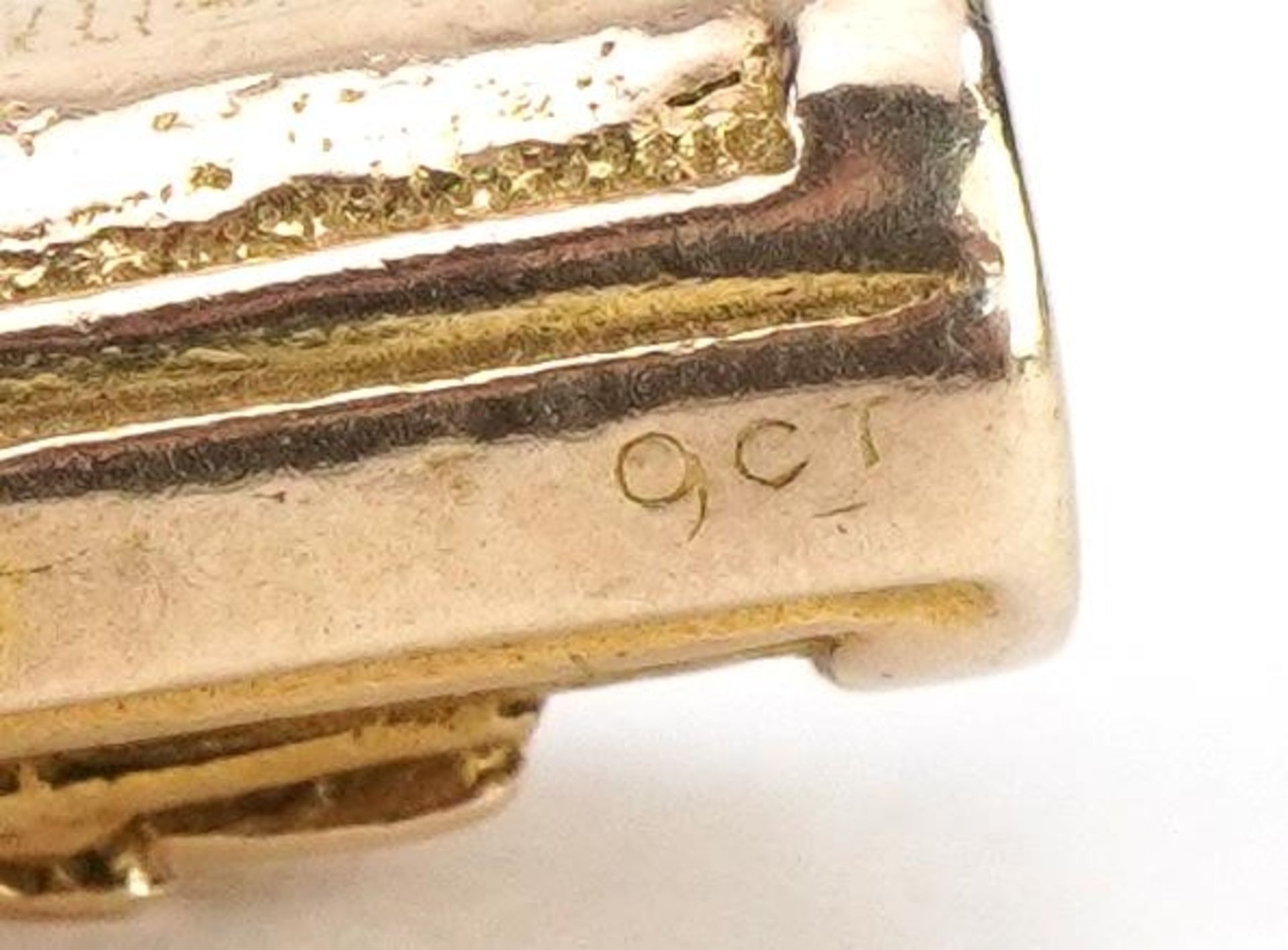 9ct gold golf club and caddy charm, 1.6cm high, 2.0g : For further information on this lot please - Bild 3 aus 3