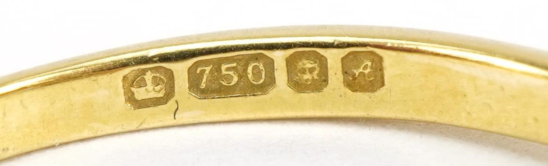 18ct gold diamond three stone ring, the largest diamond approximately 0.18 carat, size M/N, 2.4g : - Image 4 of 4