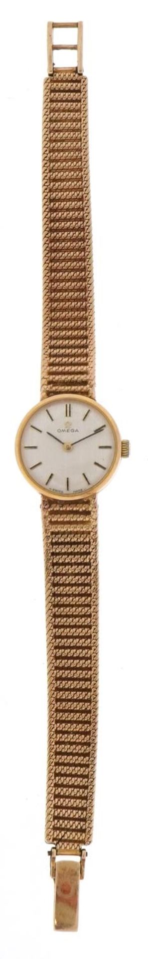 Omega, ladies 9ct gold wristwatch with 9ct gold strap, the case 20mm in diameter, total 23.4g : - Bild 2 aus 5