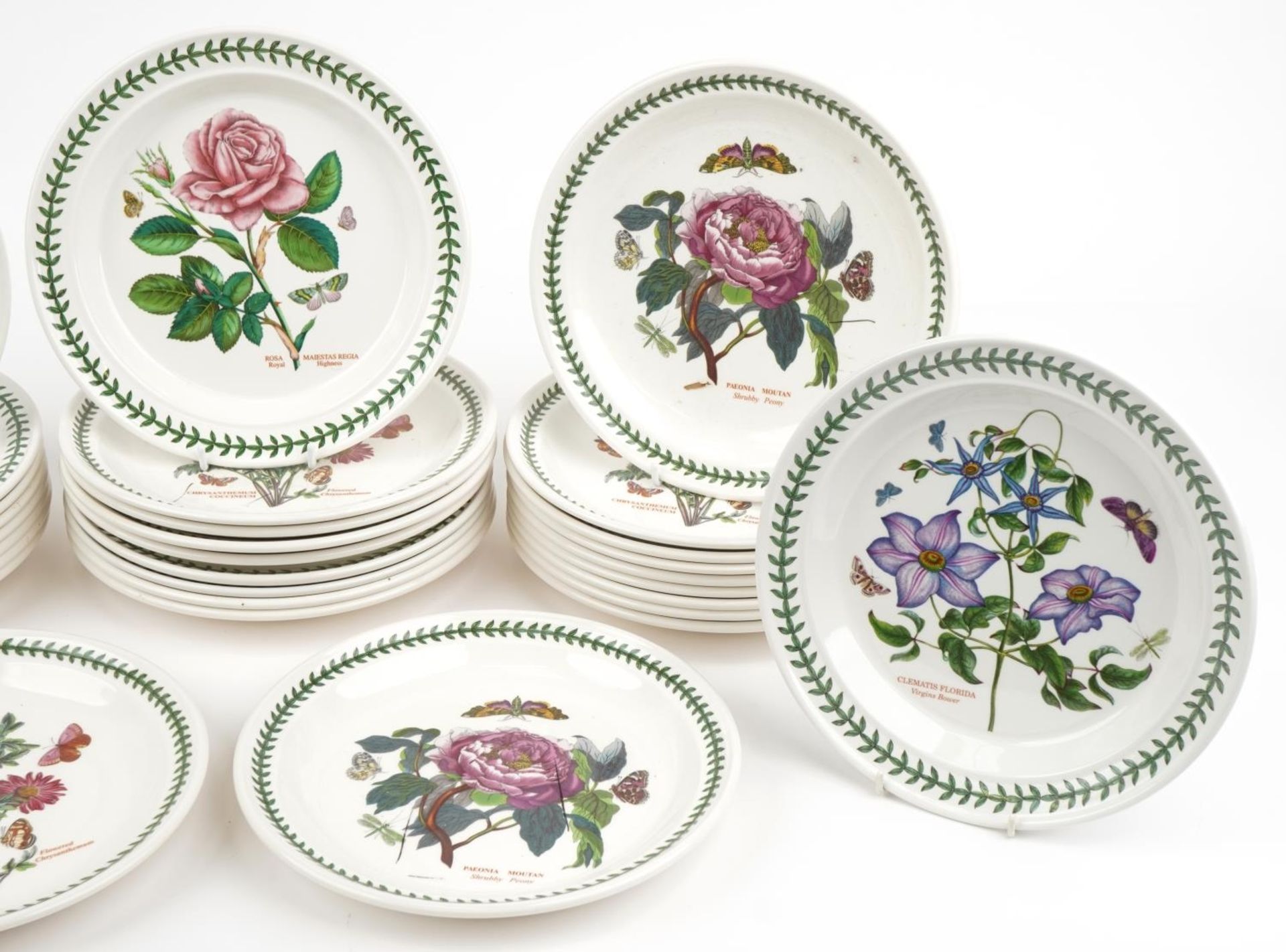 Thirty Portmeirion Botanic garden dinner plates, 27cm in diameter - Image 6 of 8