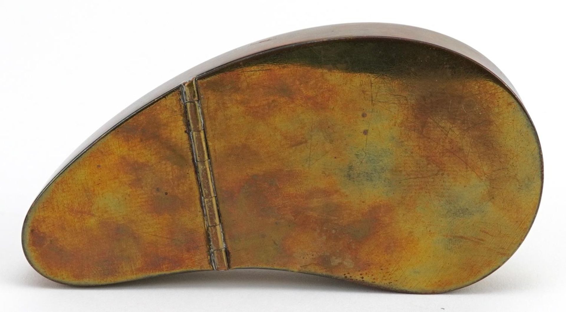 19th century military interest brass epaulette and button design snuff box, 12.5cm wide - Bild 3 aus 3