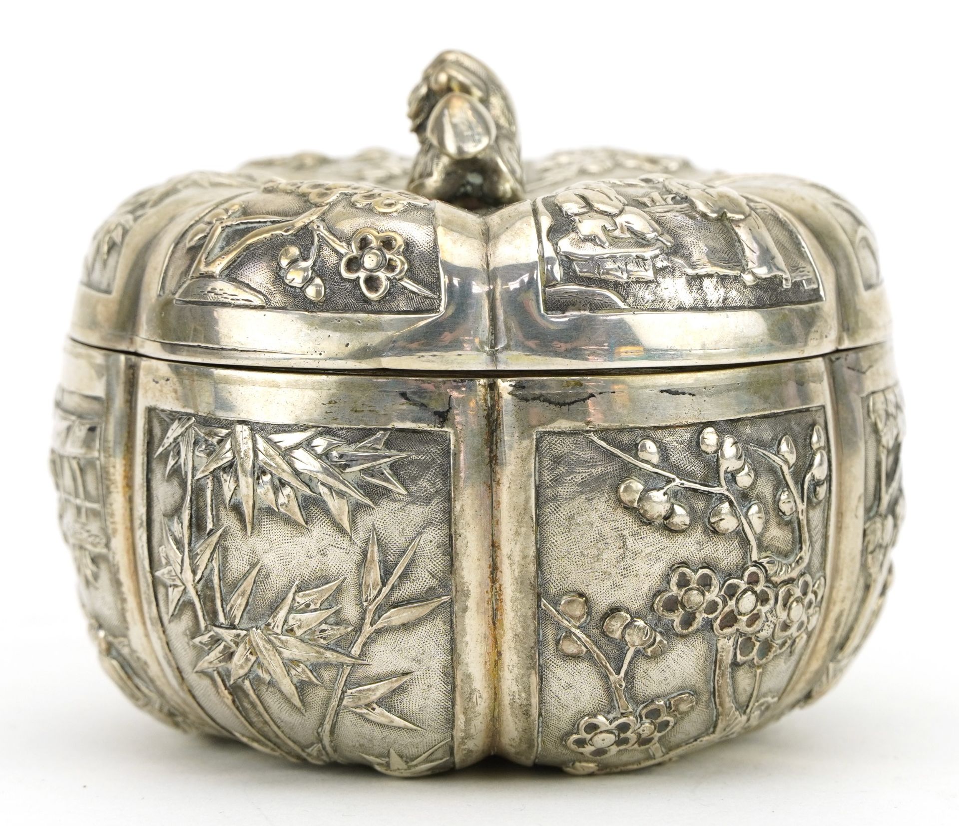 Good Chinese export silver box and cover in the form of a pumpkin embossed with figures, bamboo - Image 3 of 12