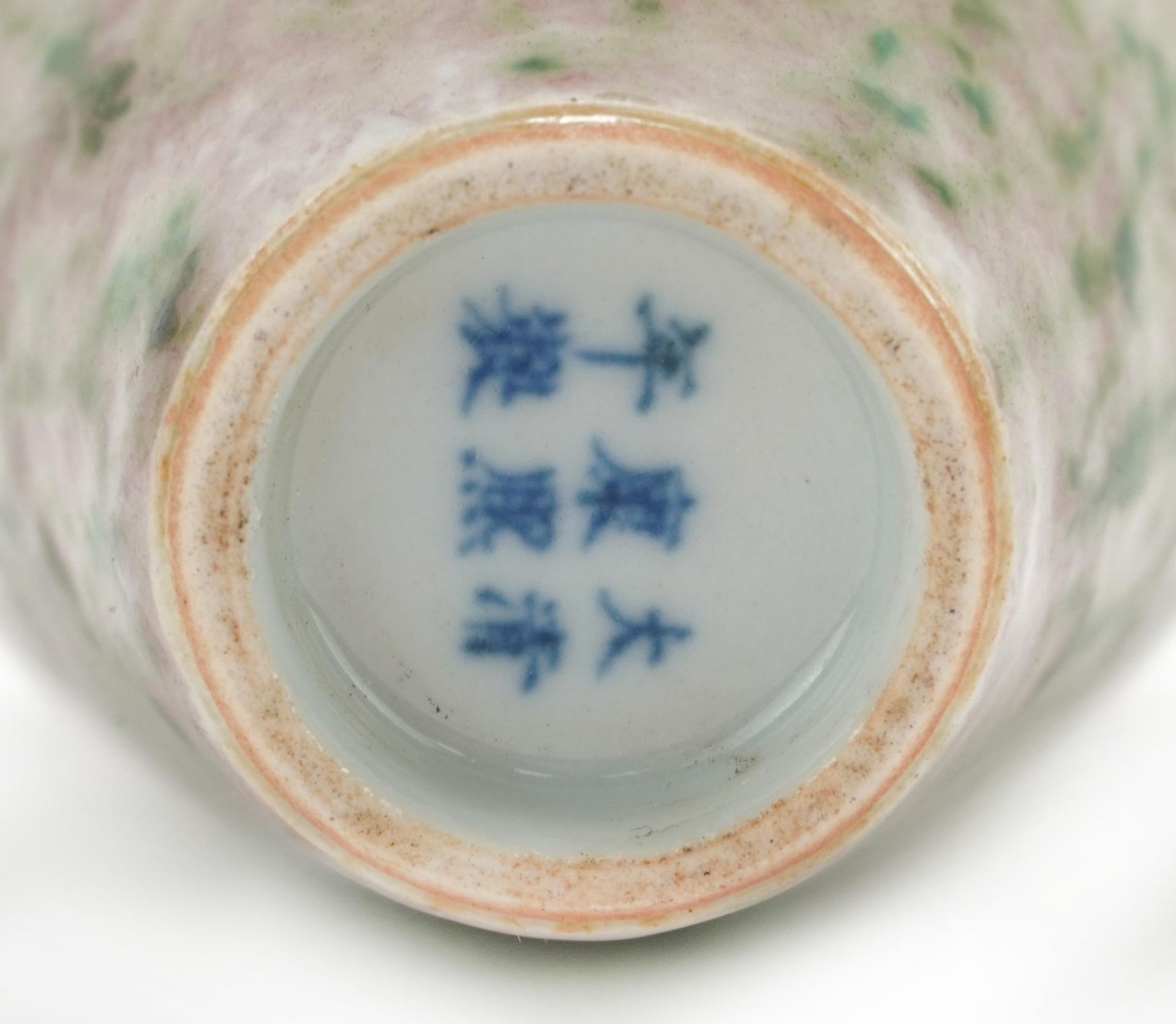 Chinese porcelain vase having a spotted green and red glaze, six figure character marks to the base - Bild 8 aus 8