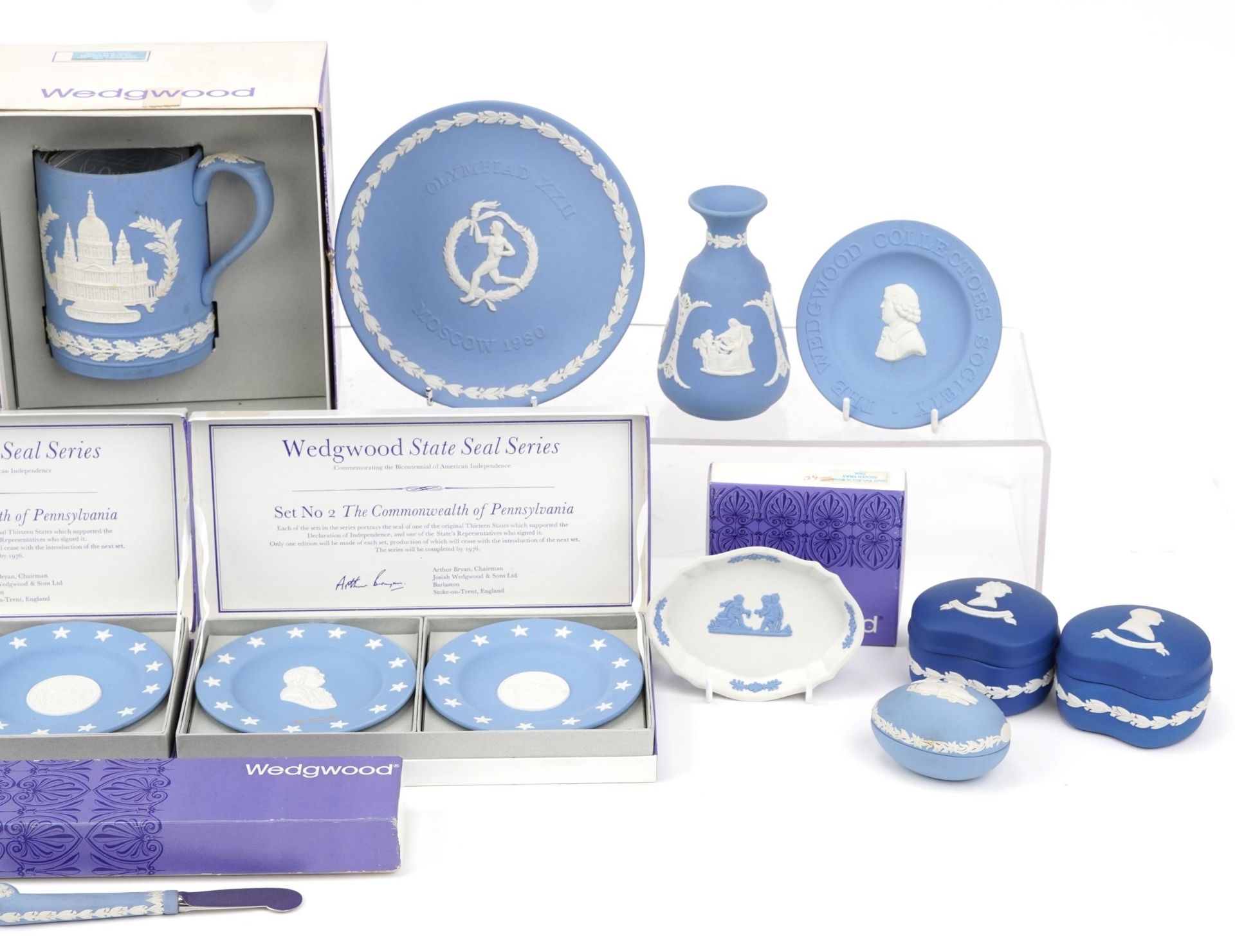 Collection of Wedgwood Jasperware, some with boxes including St Paul's Cathedral tankard, pair of - Bild 3 aus 4