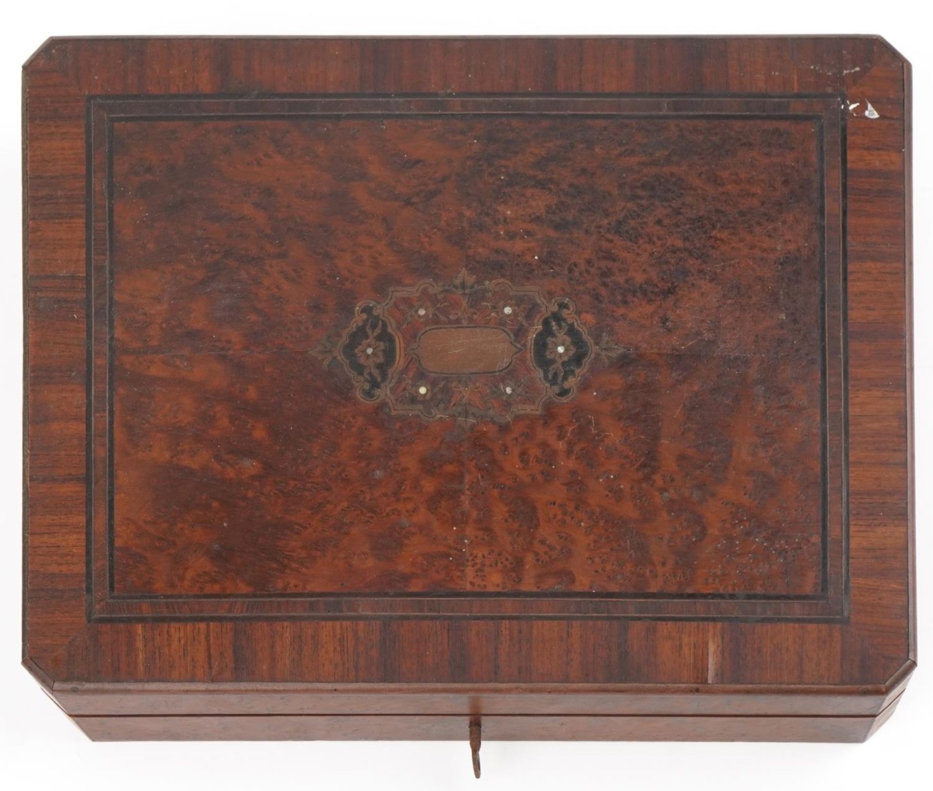 19th century French bird's eye maple and rosewood box with brass floral inlay and sectional - Bild 5 aus 10