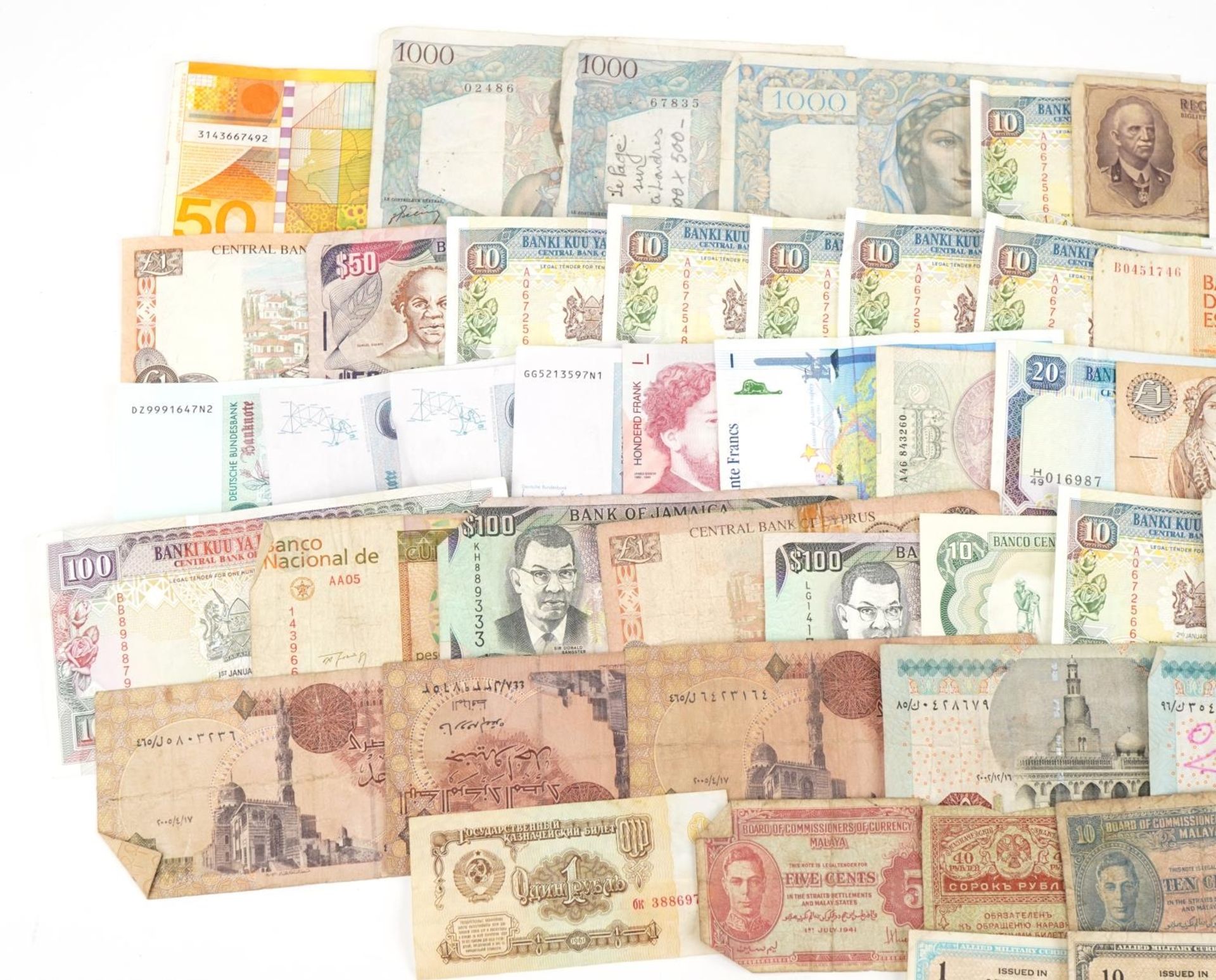 Collection of various world banknotes - Image 2 of 4