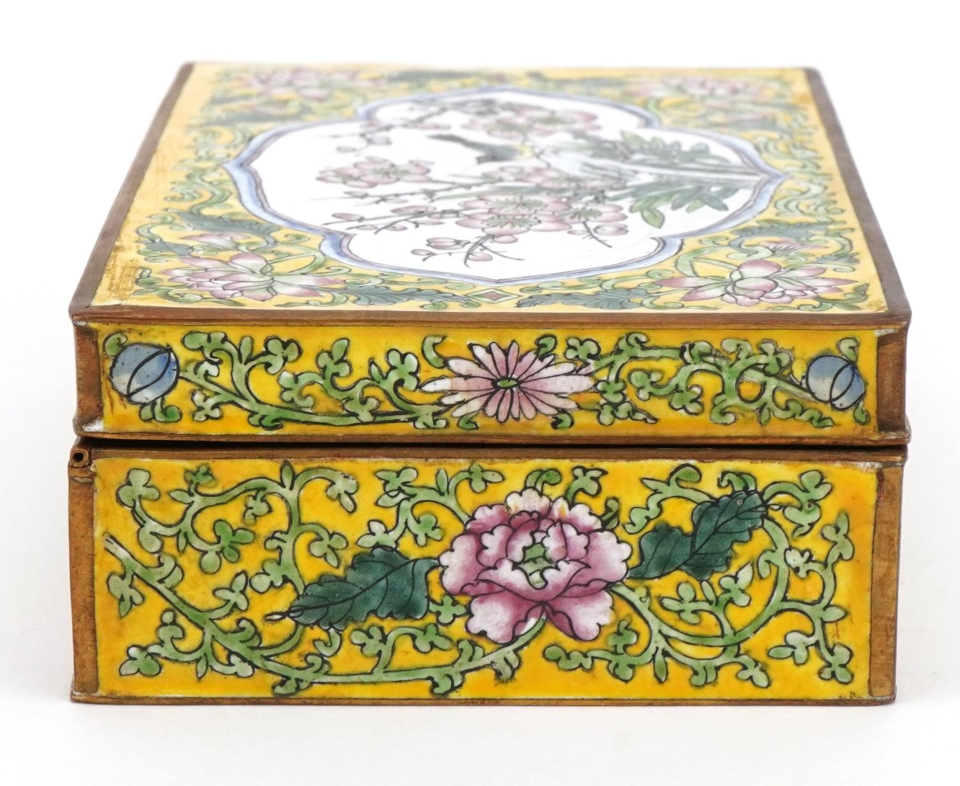 Chinese Canton enamel box hand painted with a bird amongst flowers, 4.5cm H x 16cm W x 9.5cm D - Bild 3 aus 8